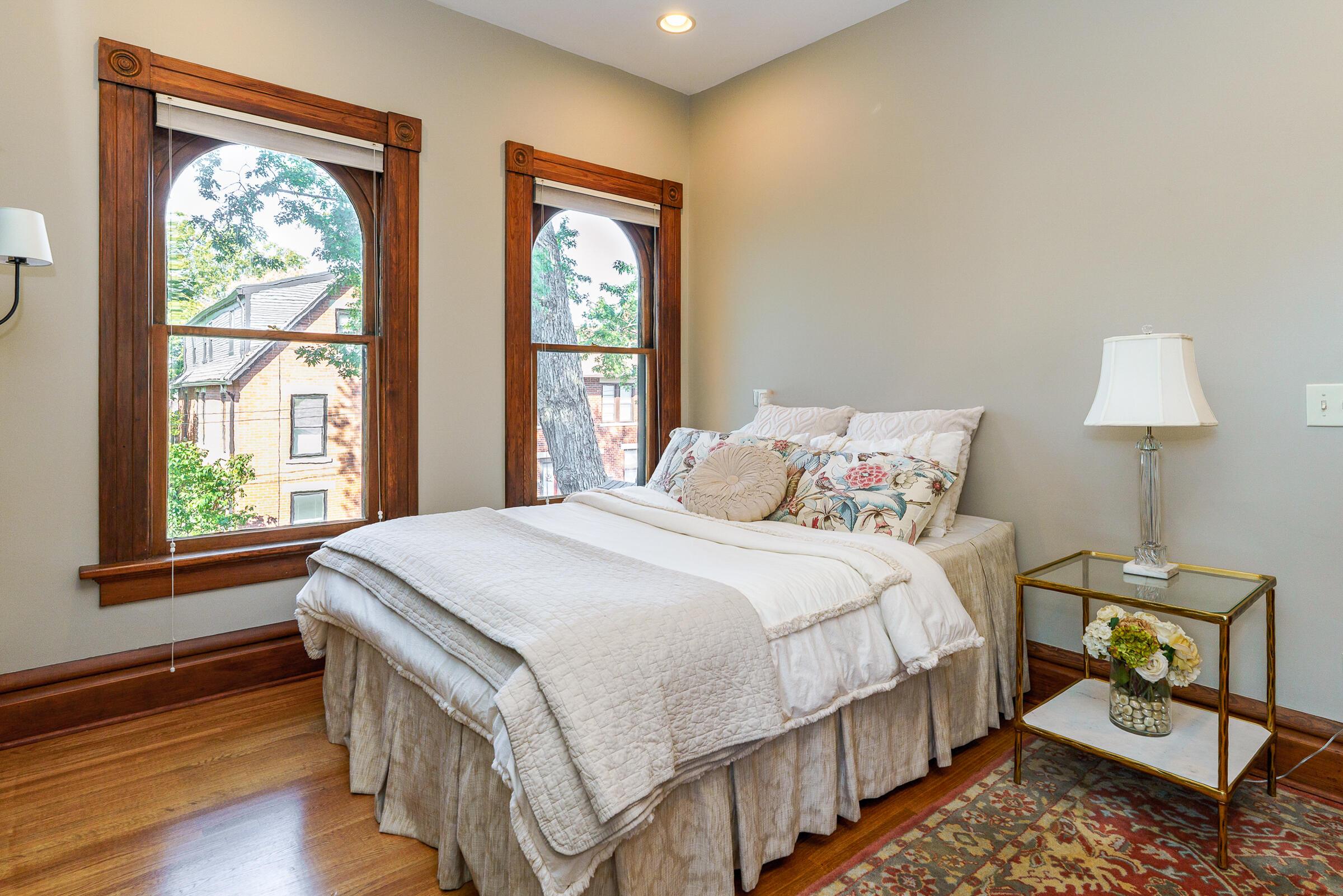 544 S 6th Street