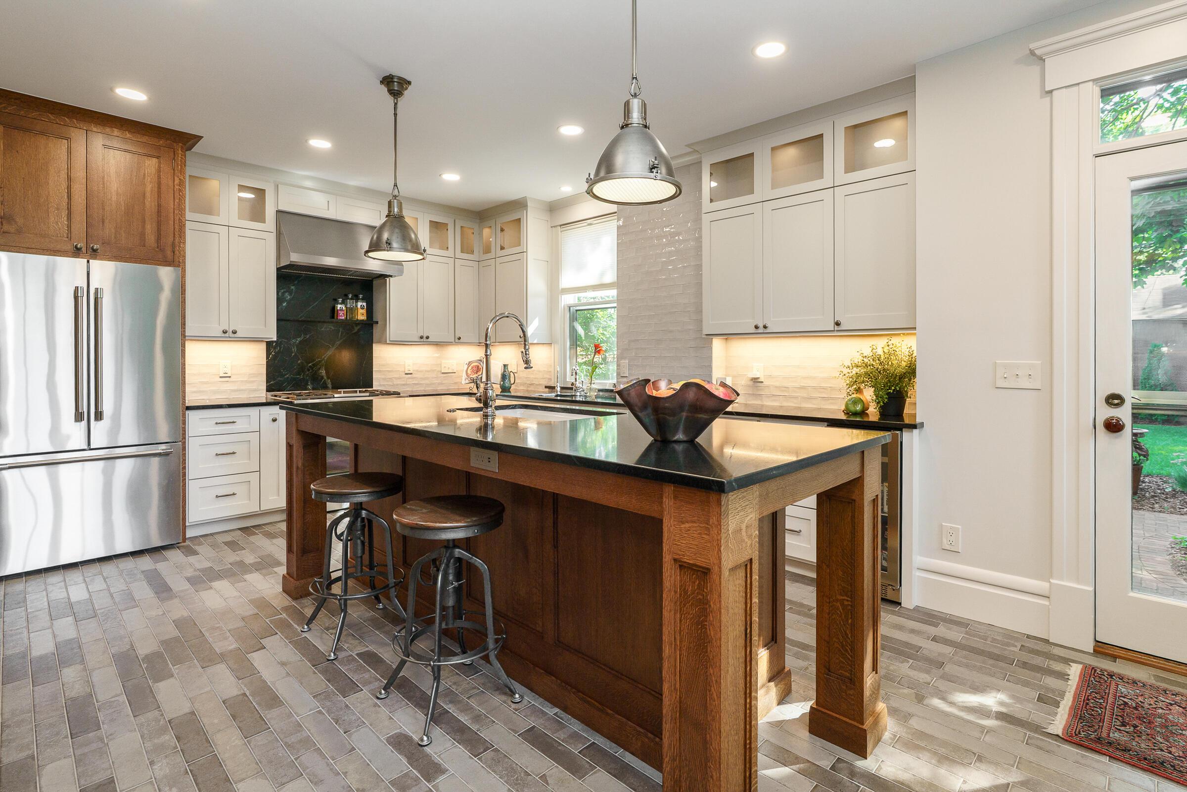 544 S 6th Street