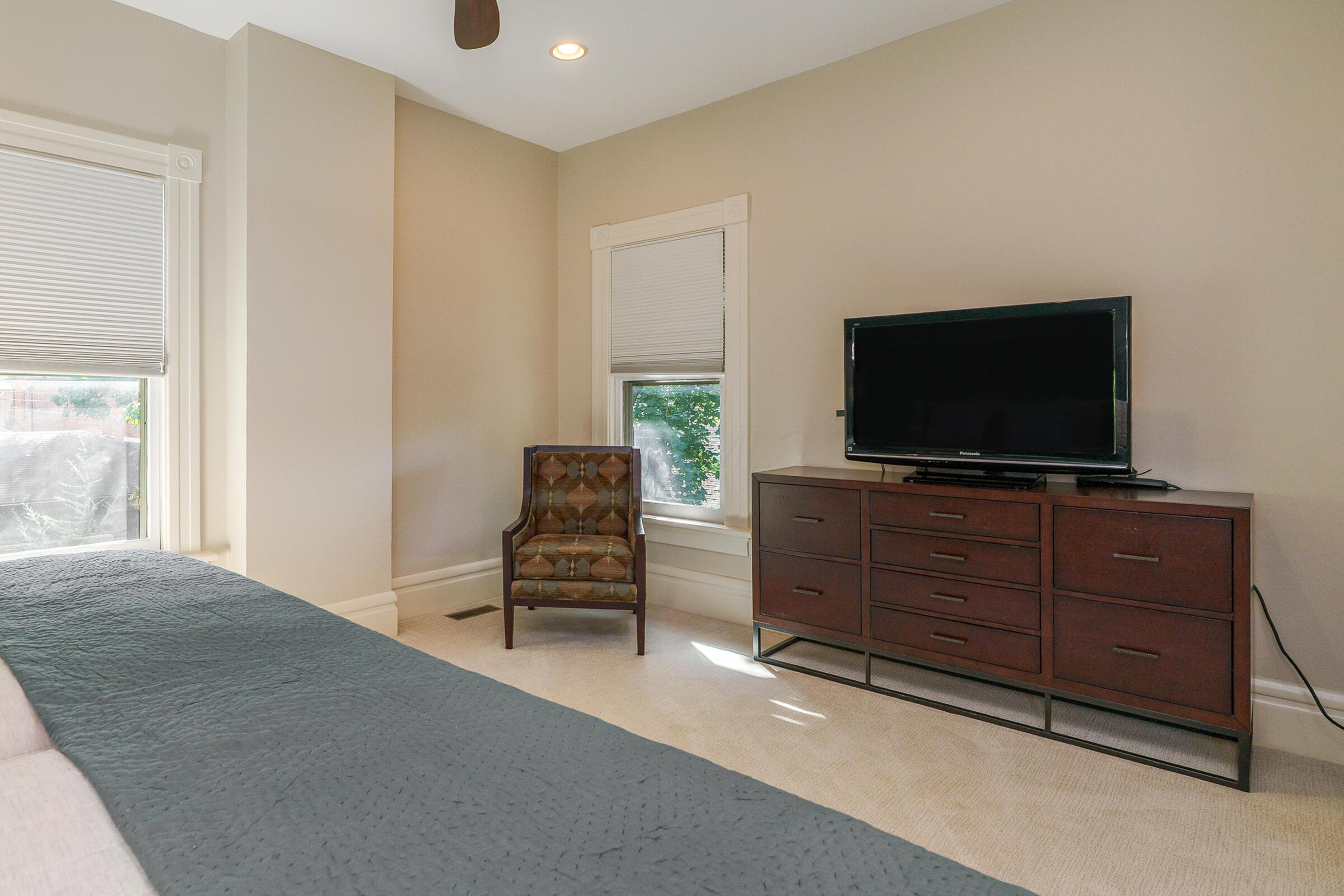 544 S 6th Street