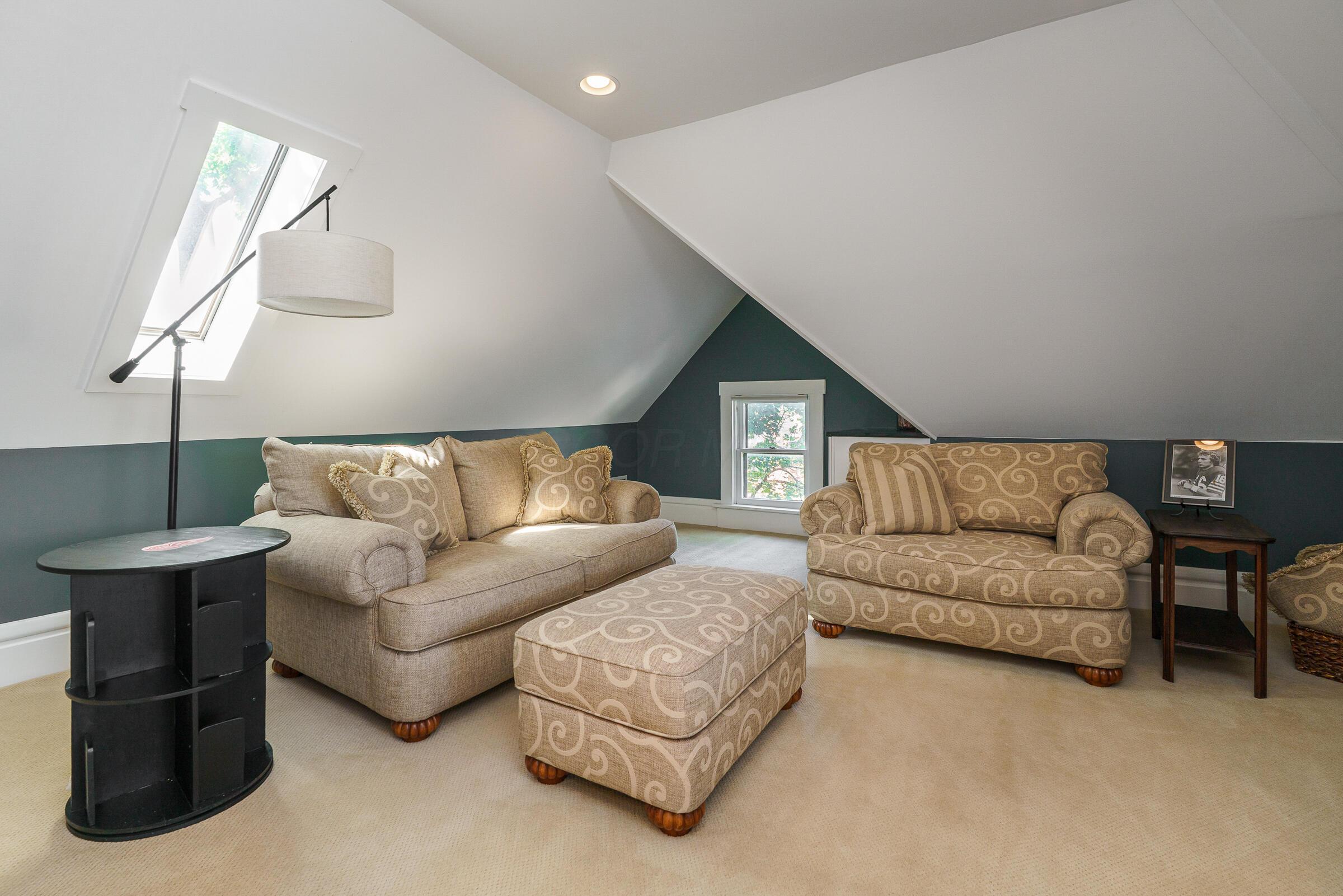 544 S 6th Street