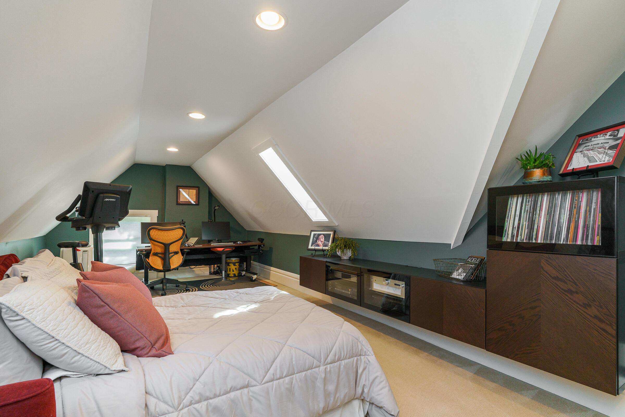 544 S 6th Street