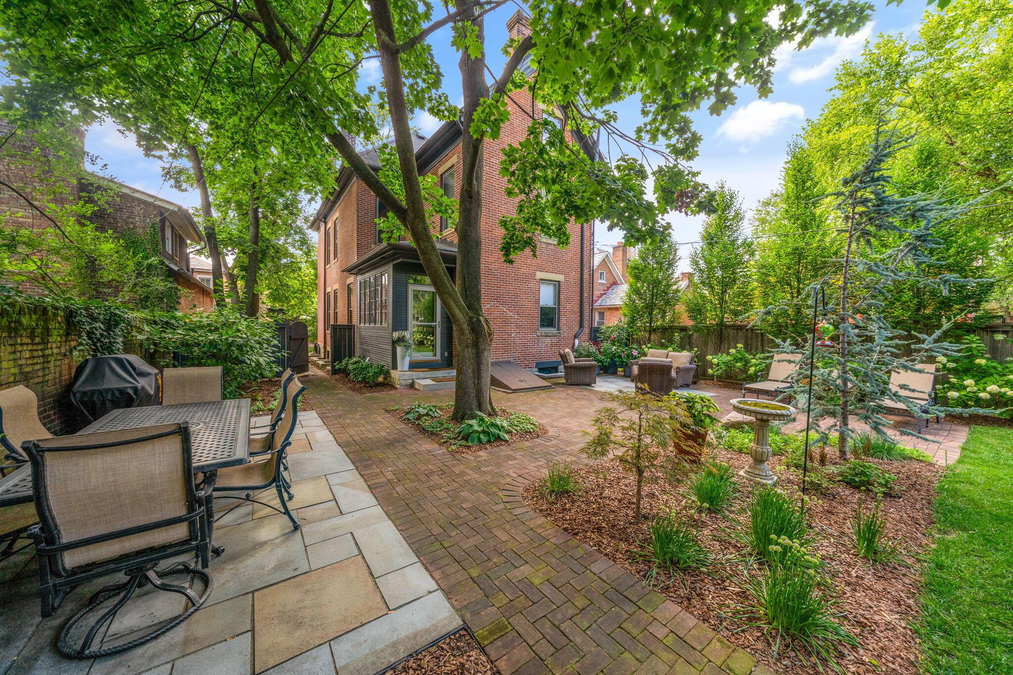 544 S 6th Street