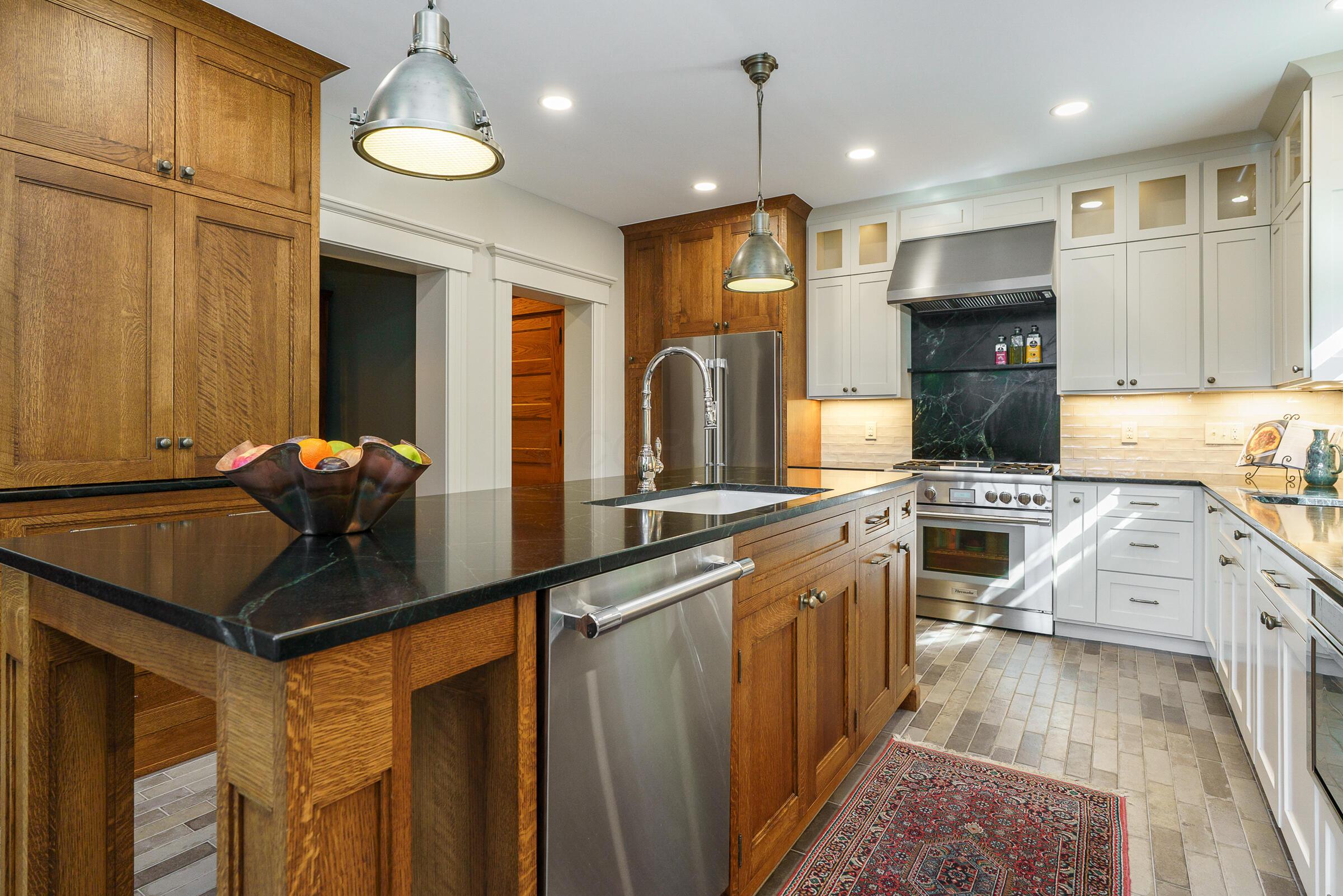 544 S 6th Street