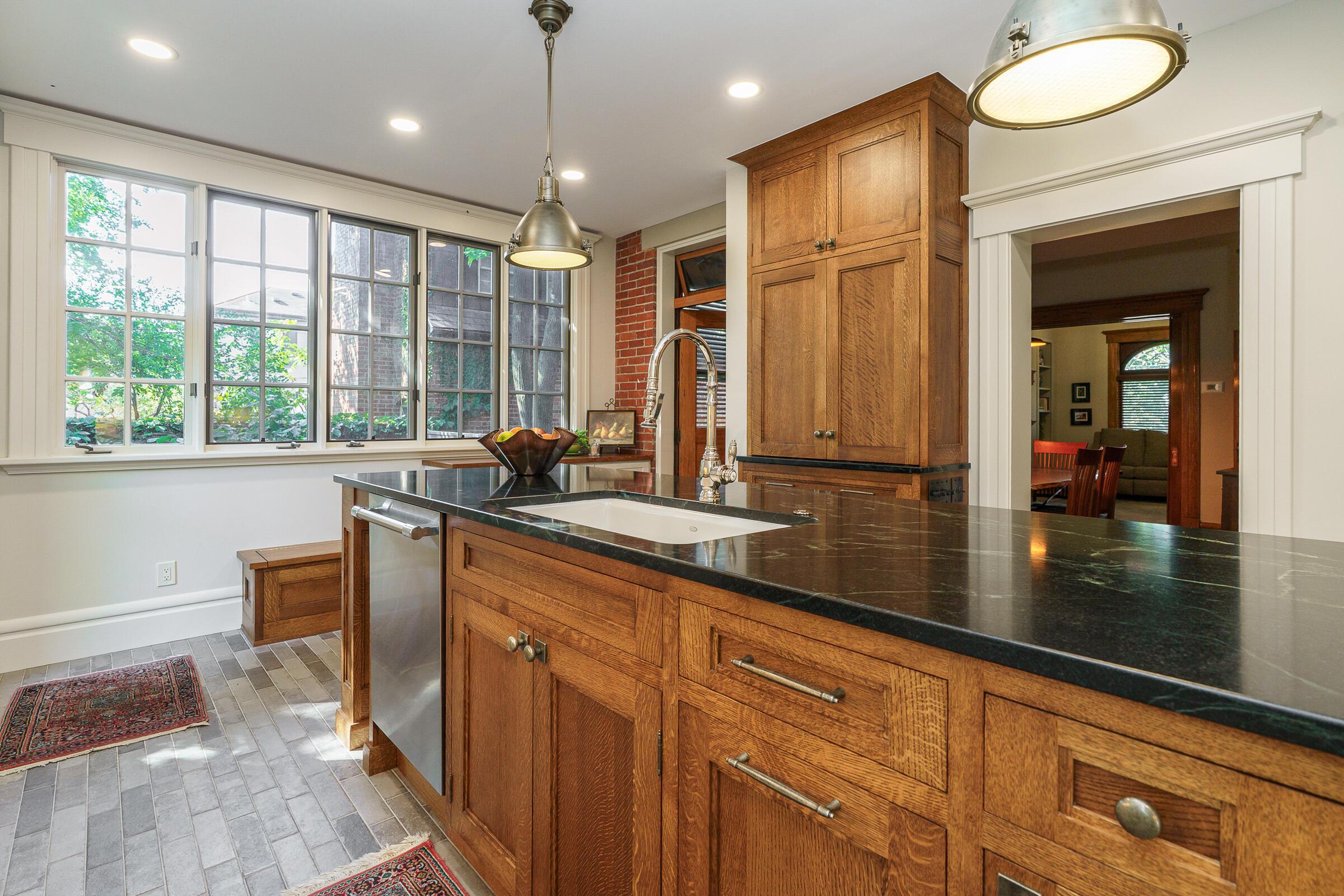 544 S 6th Street