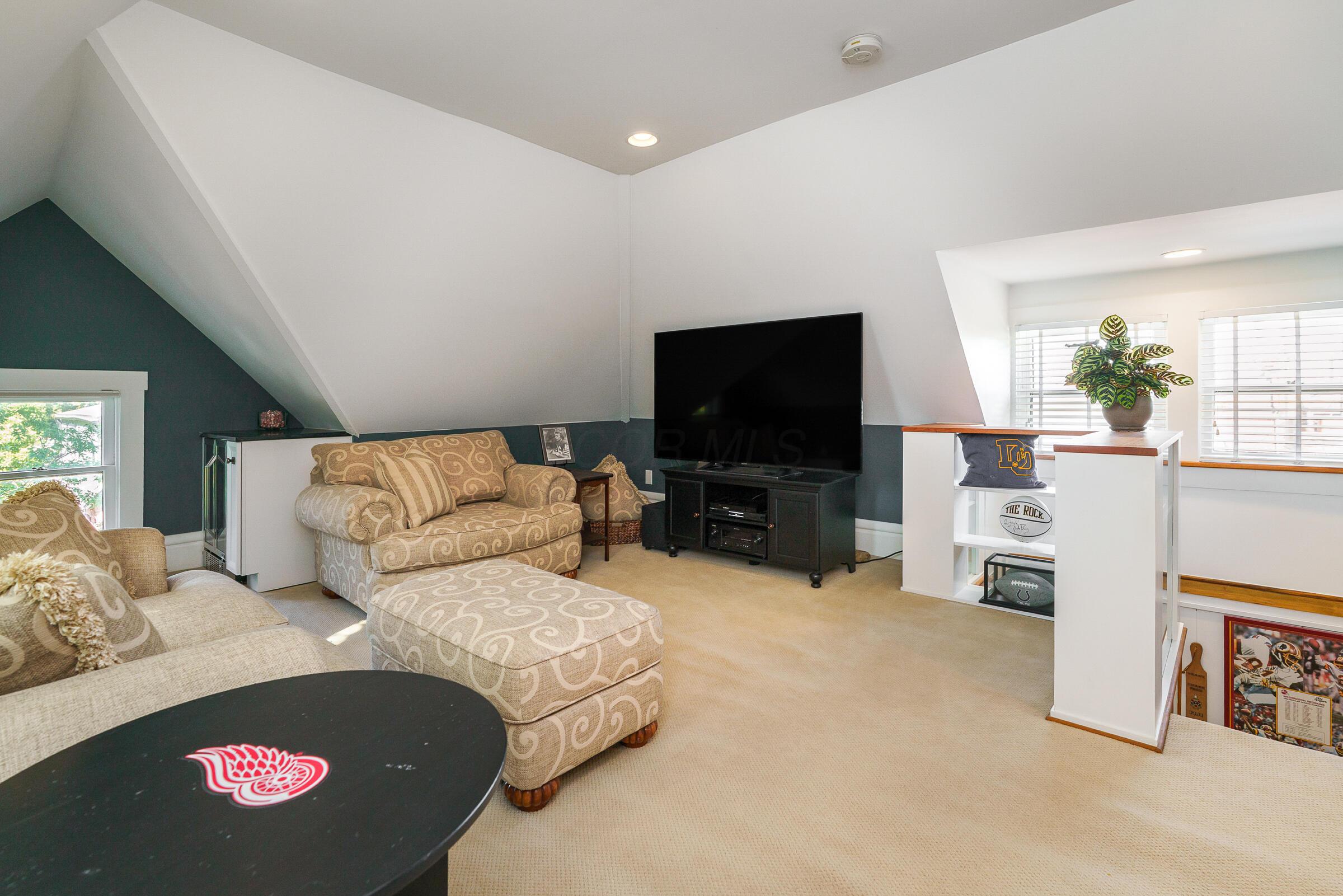 544 S 6th Street
