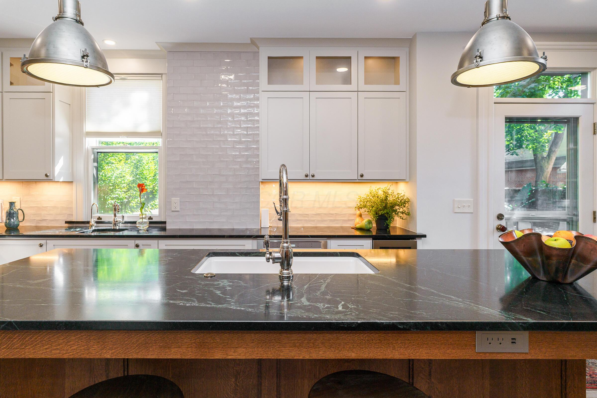 544 S 6th Street