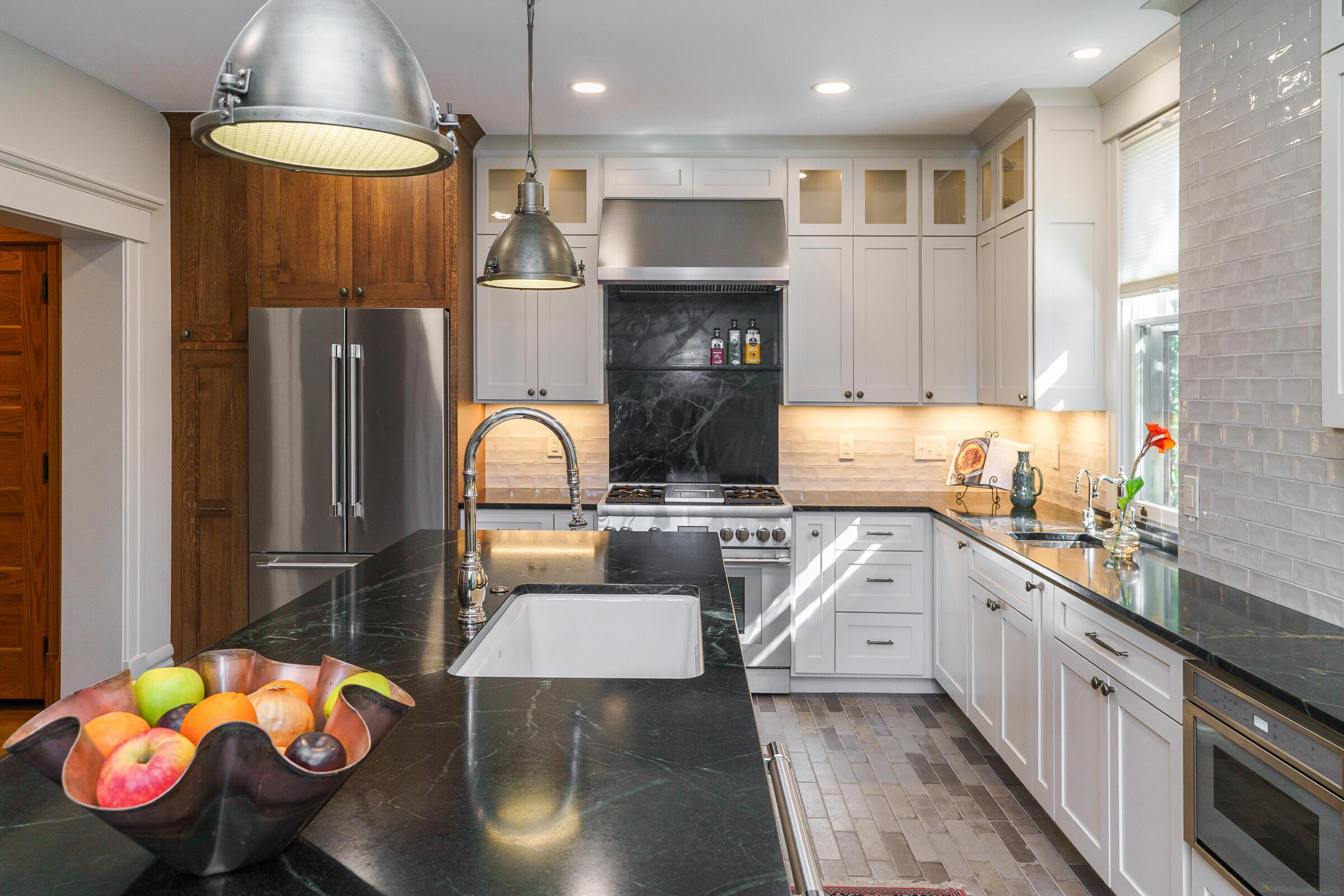544 S 6th Street