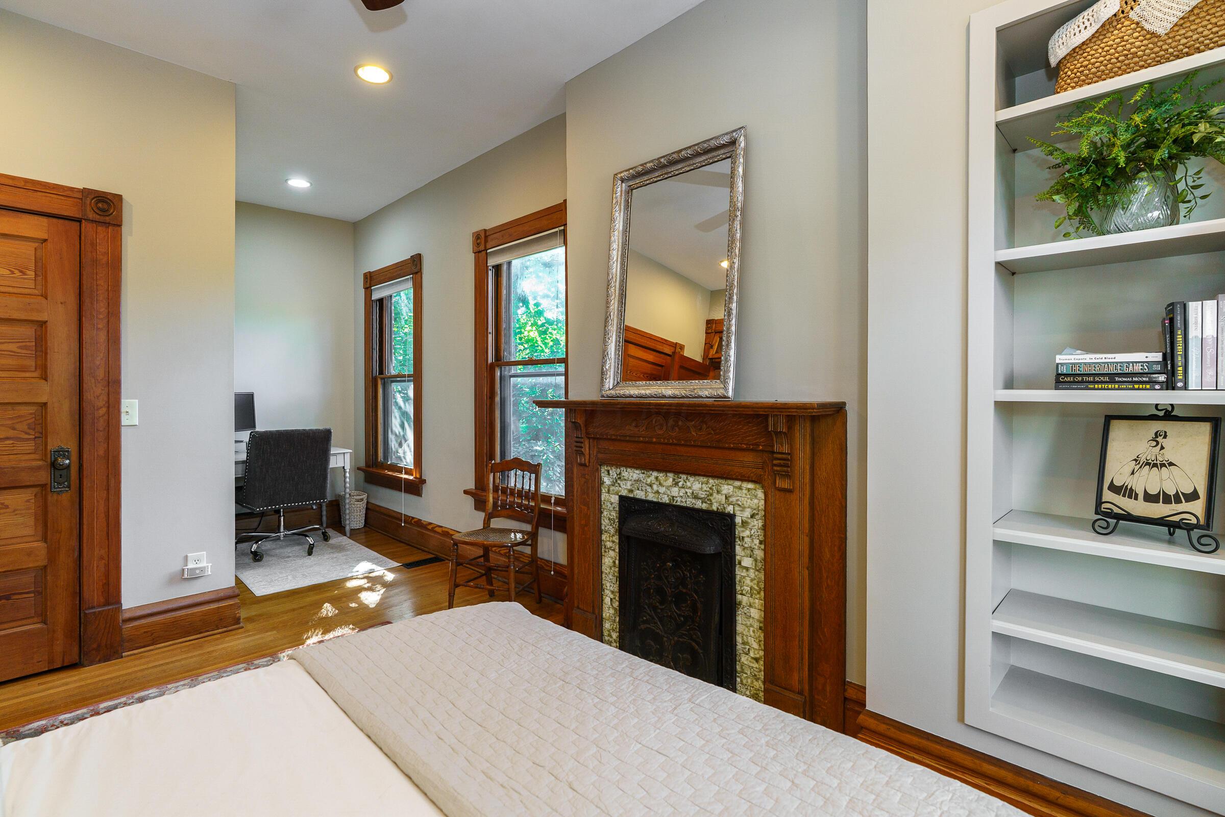 544 S 6th Street