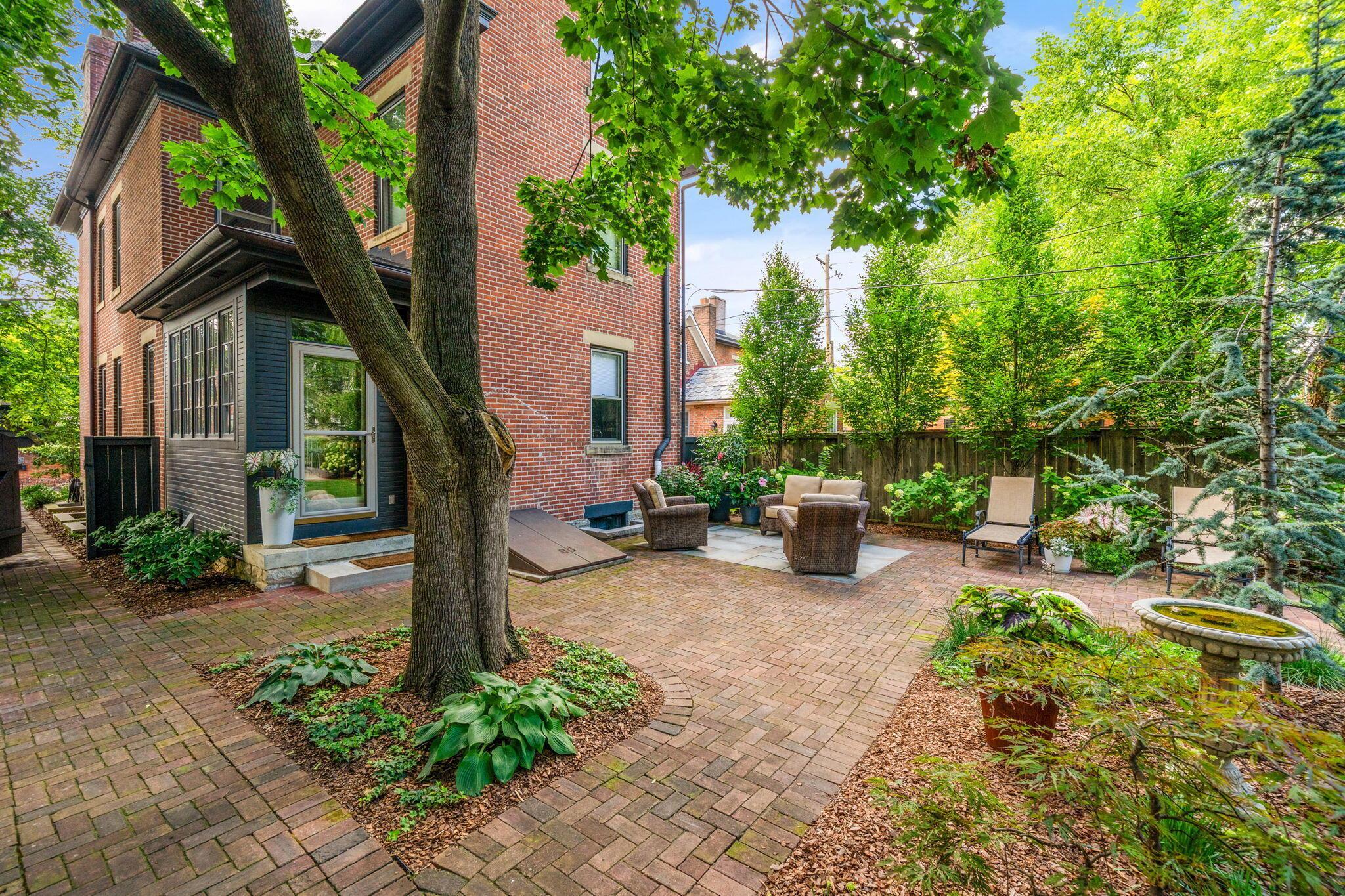 544 S 6th Street
