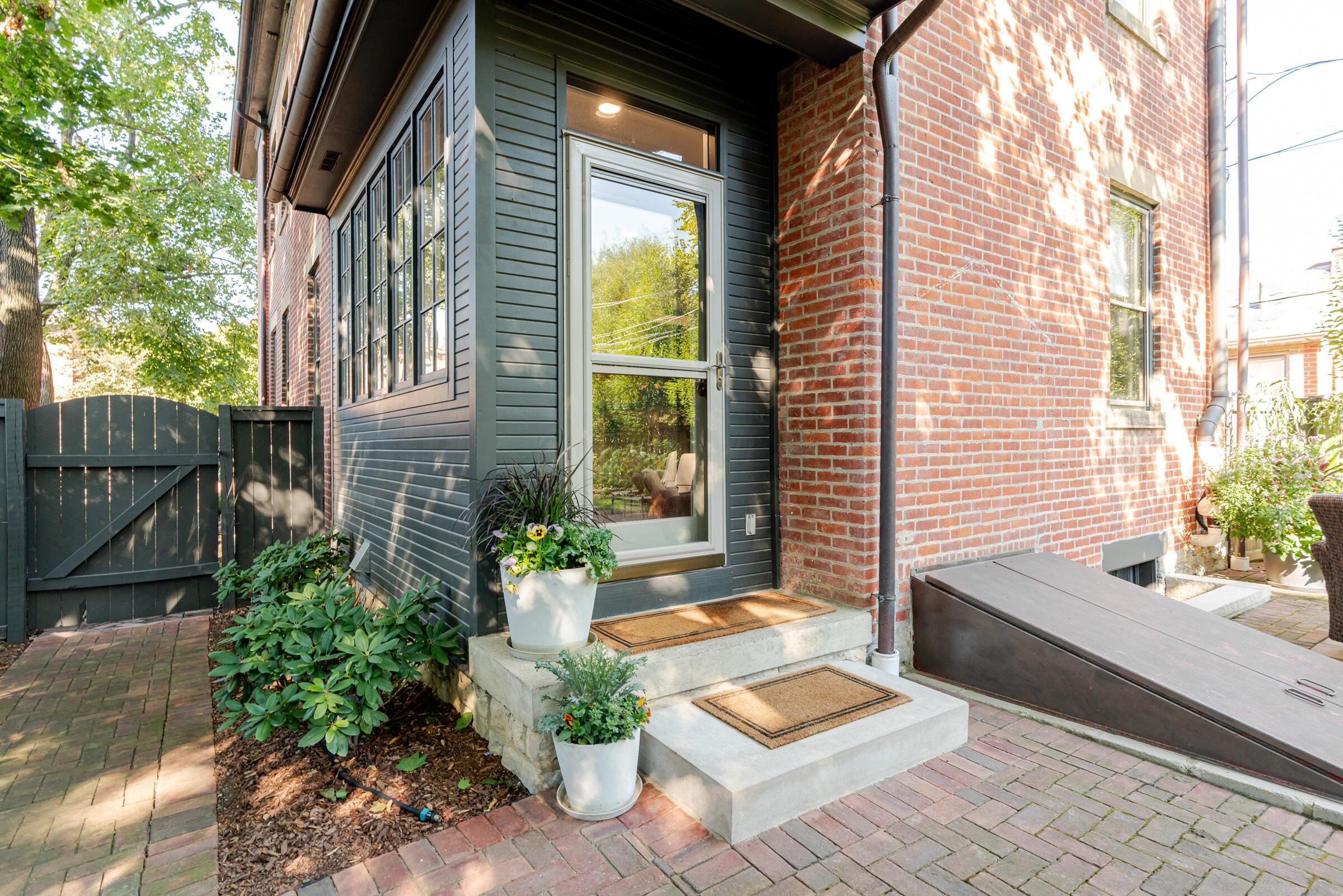 544 S 6th Street