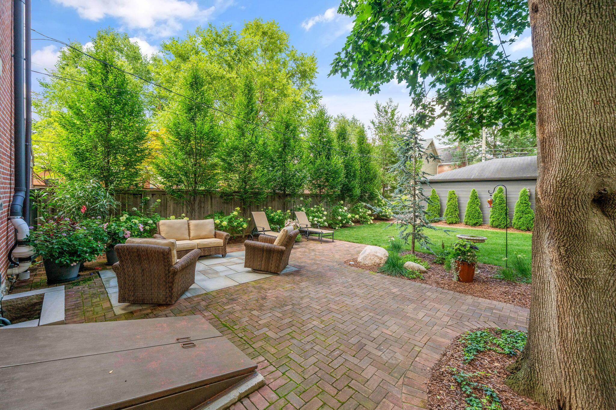 544 S 6th Street