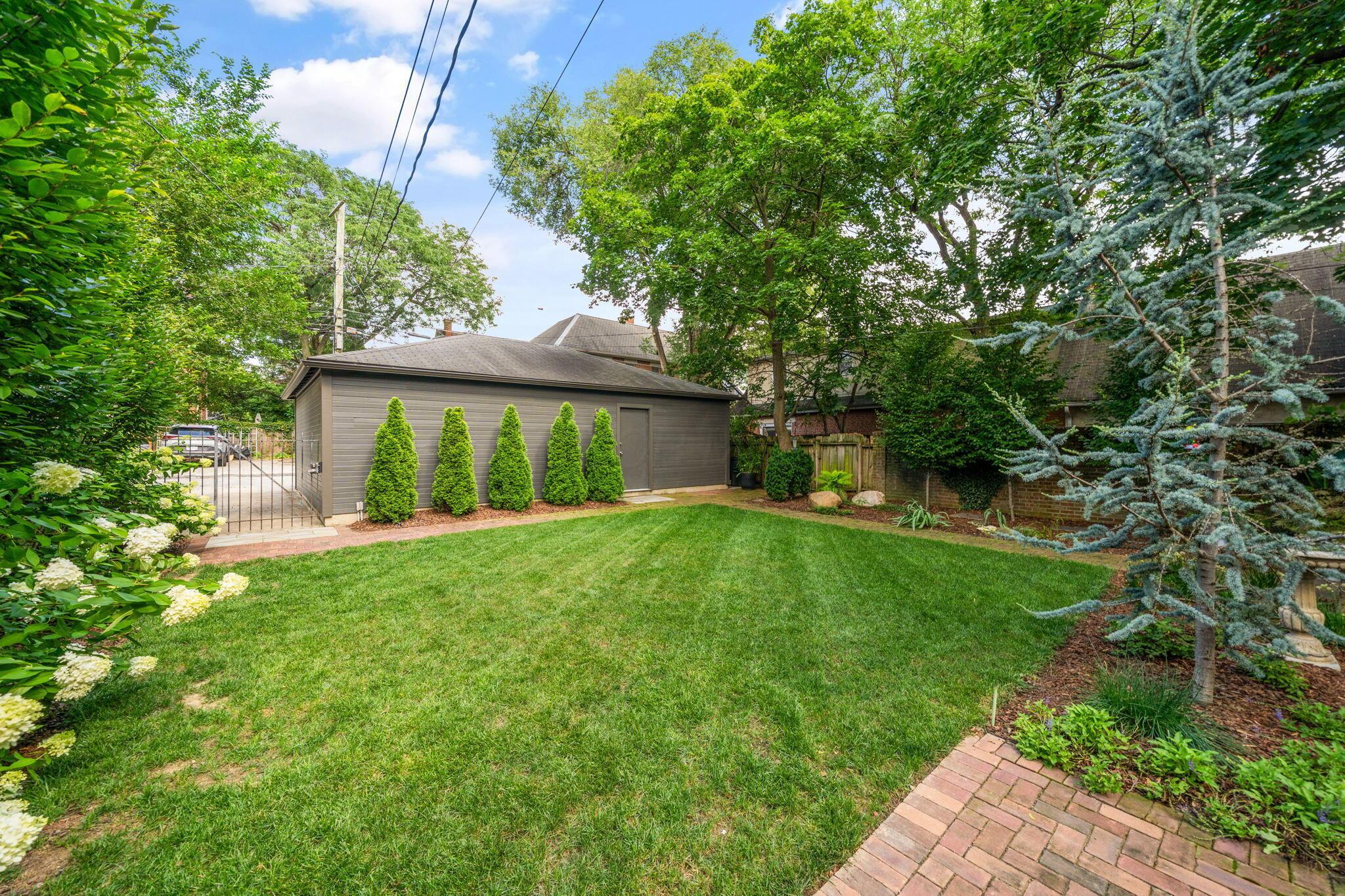 544 S 6th Street
