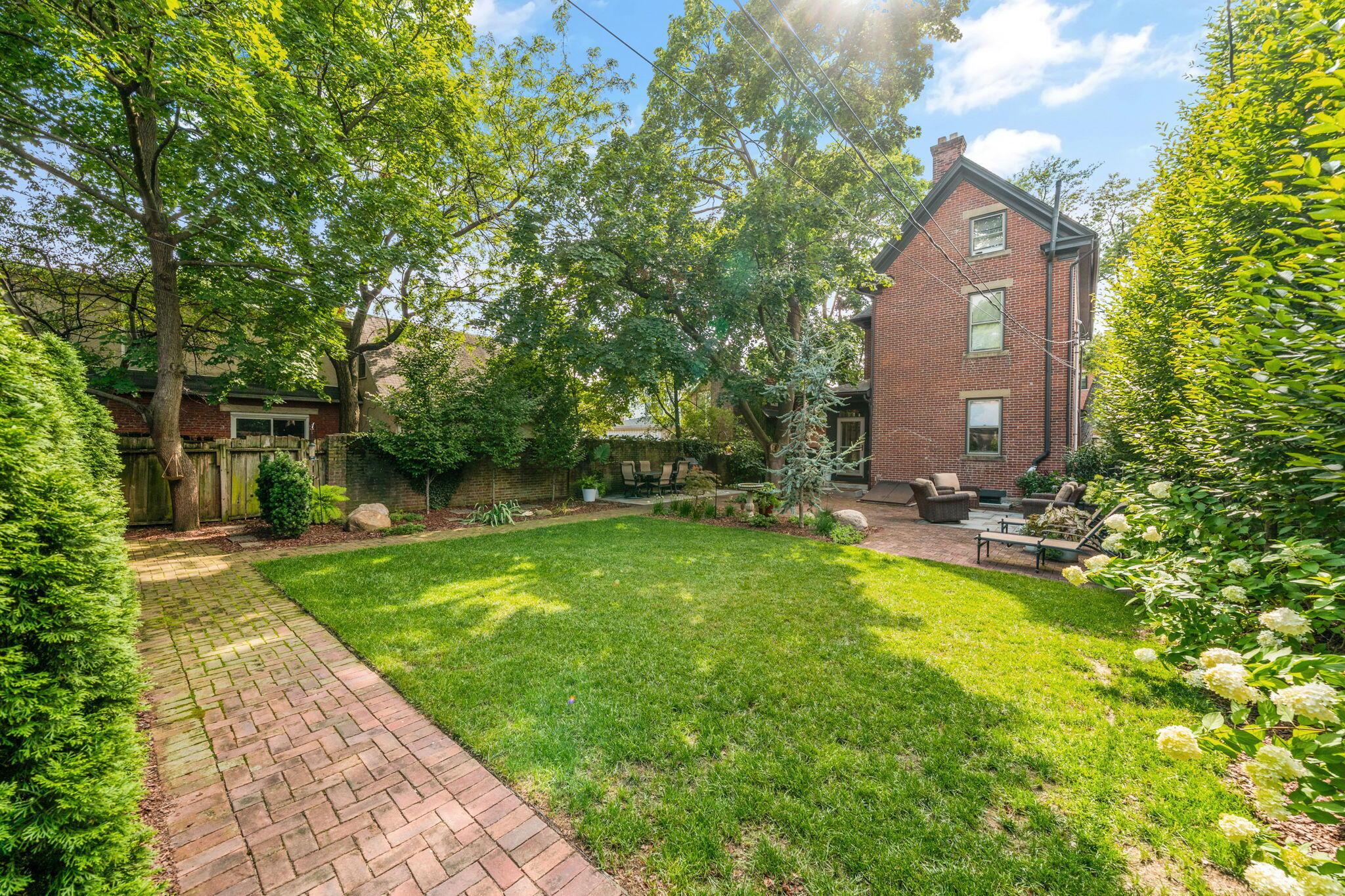 544 S 6th Street