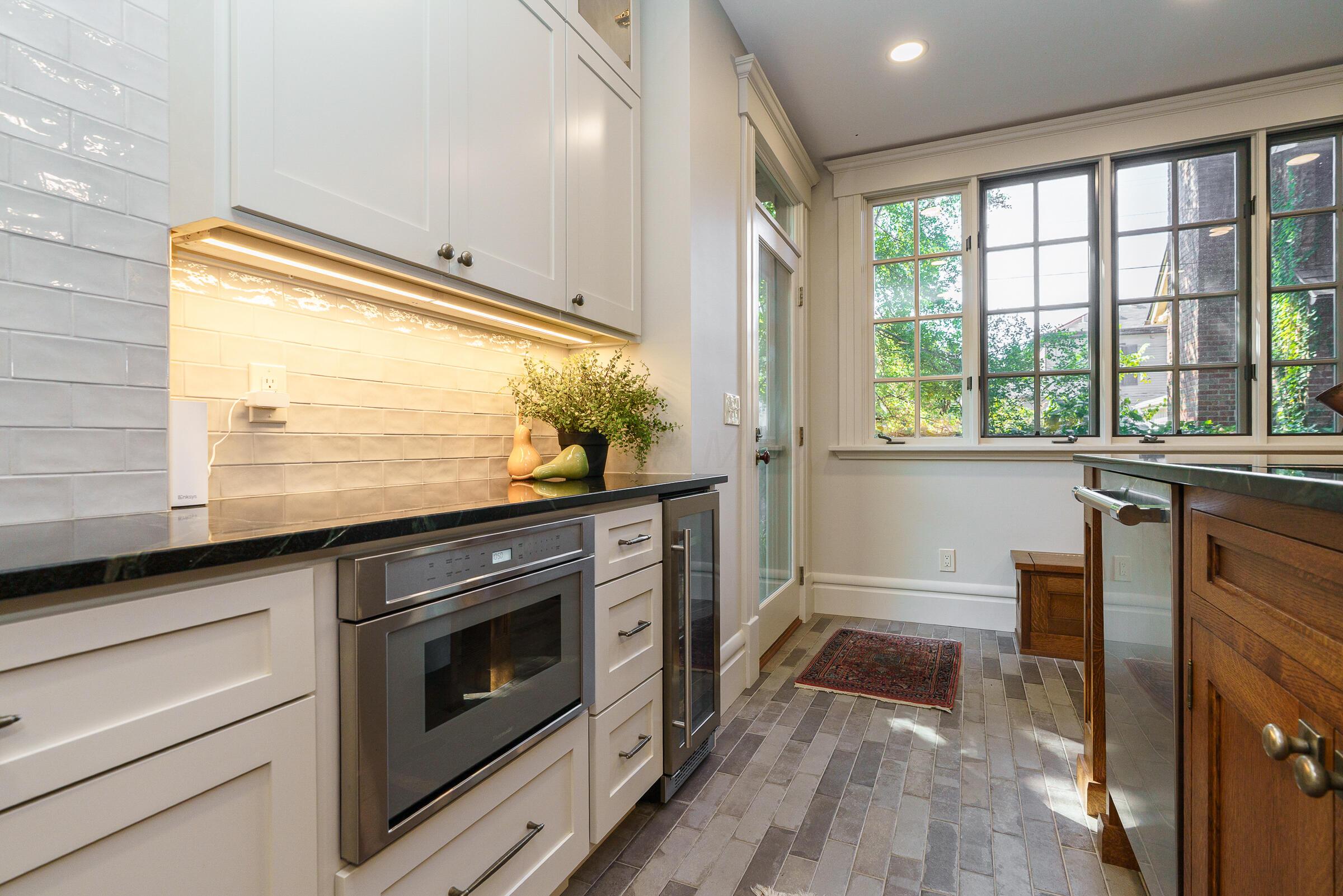 544 S 6th Street