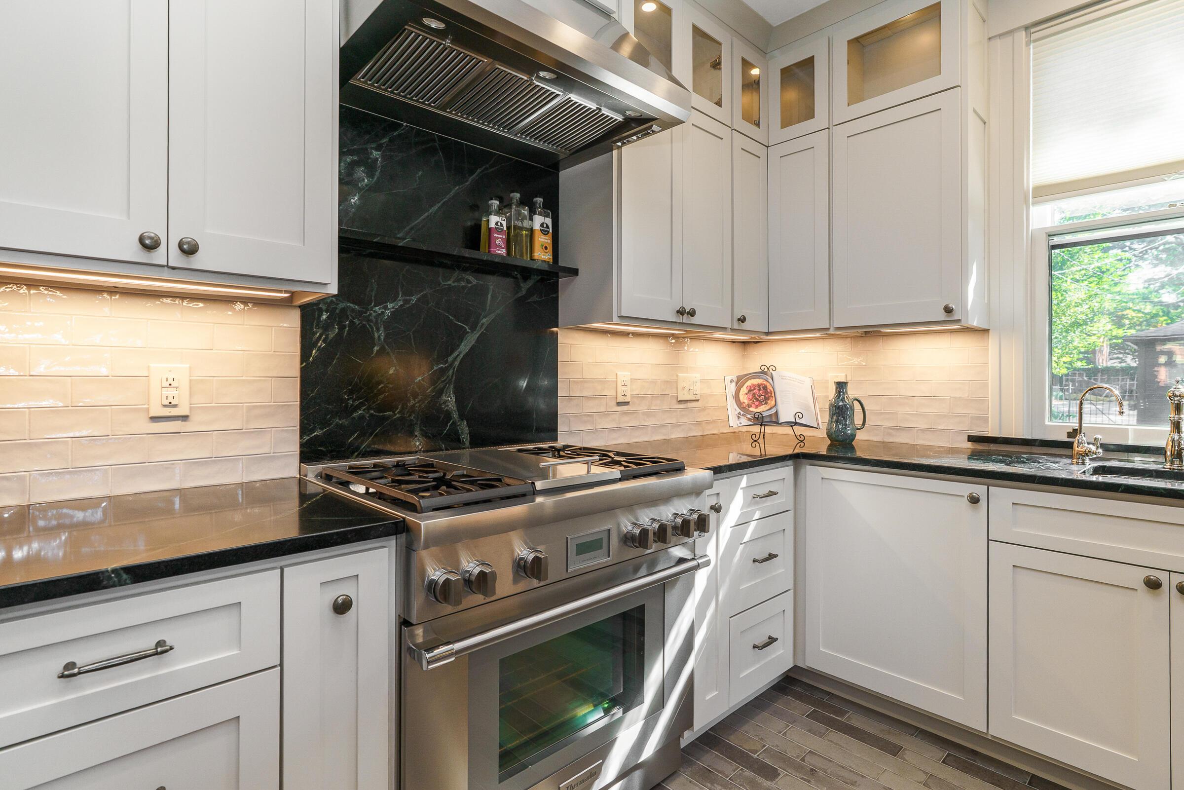 544 S 6th Street