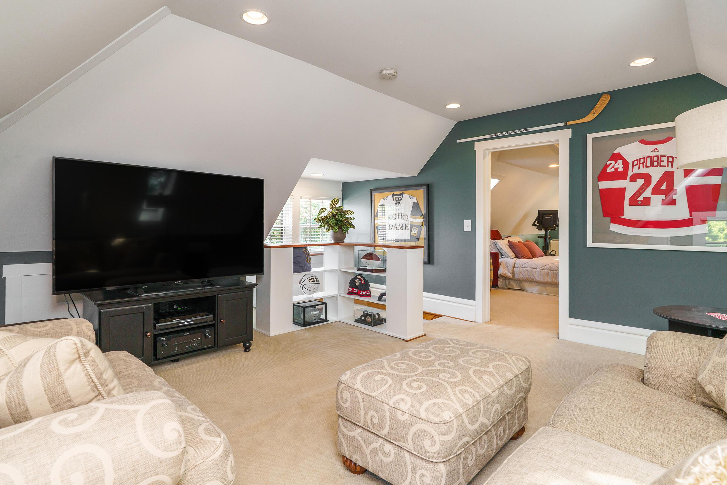 544 S 6th Street