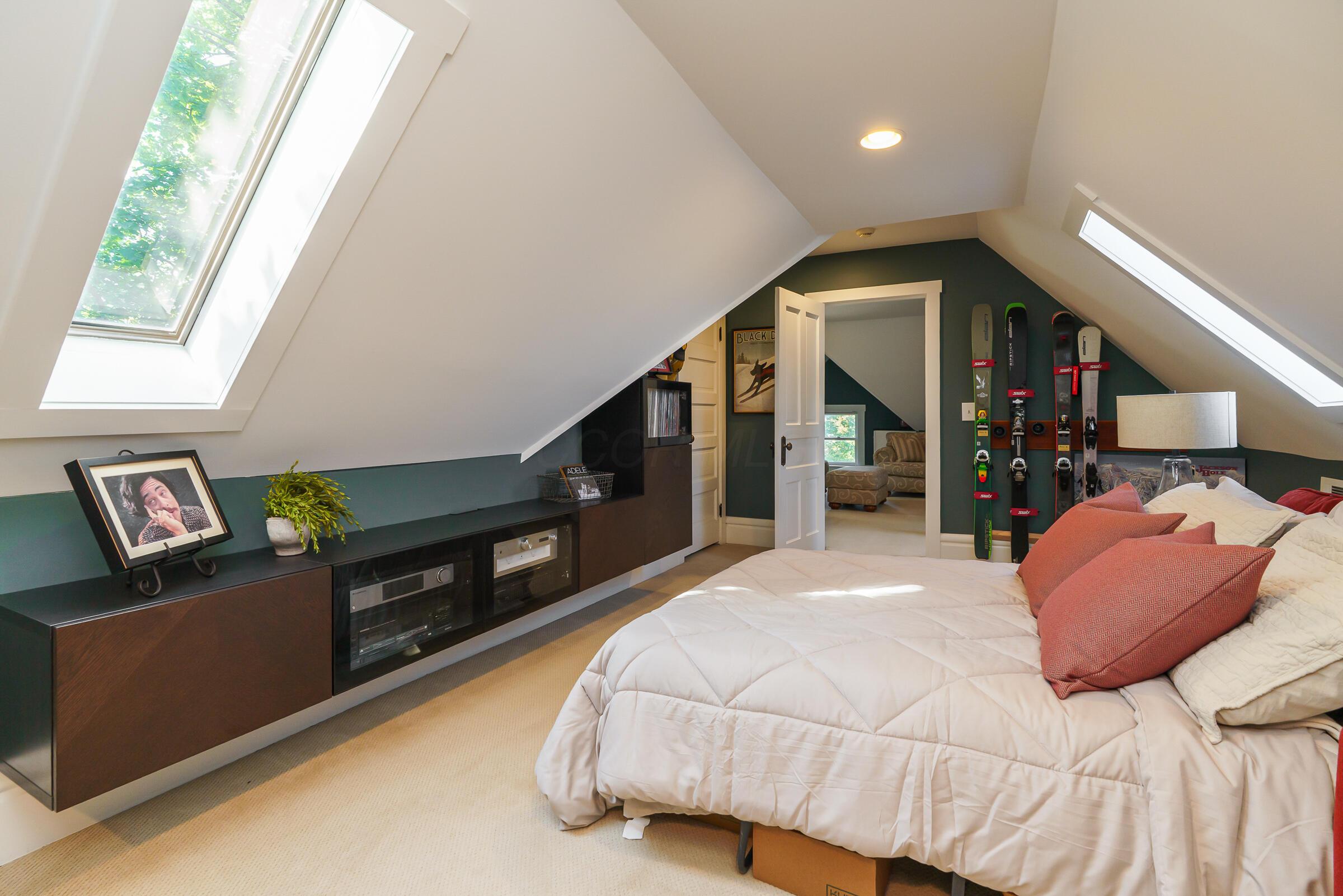 544 S 6th Street
