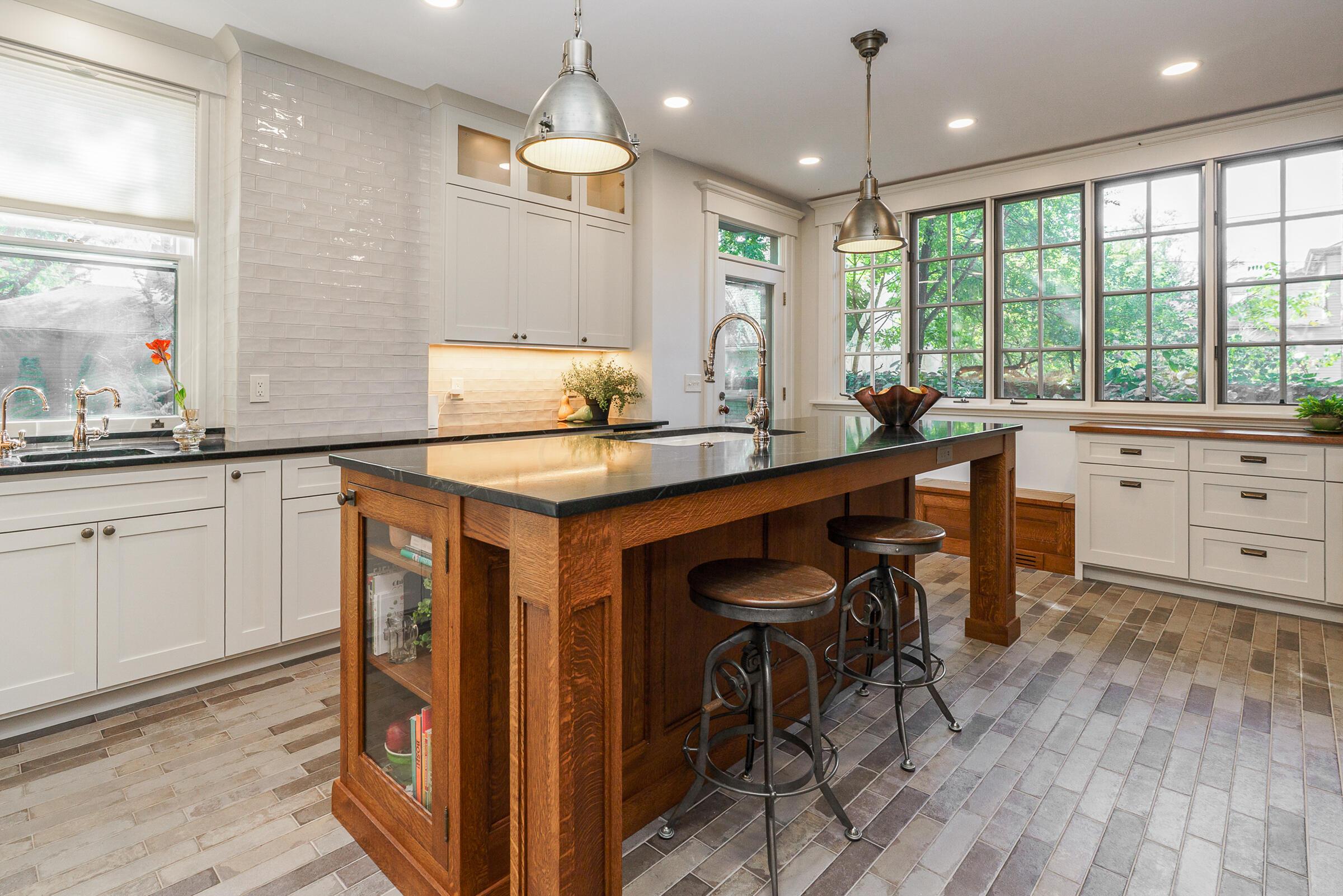 544 S 6th Street