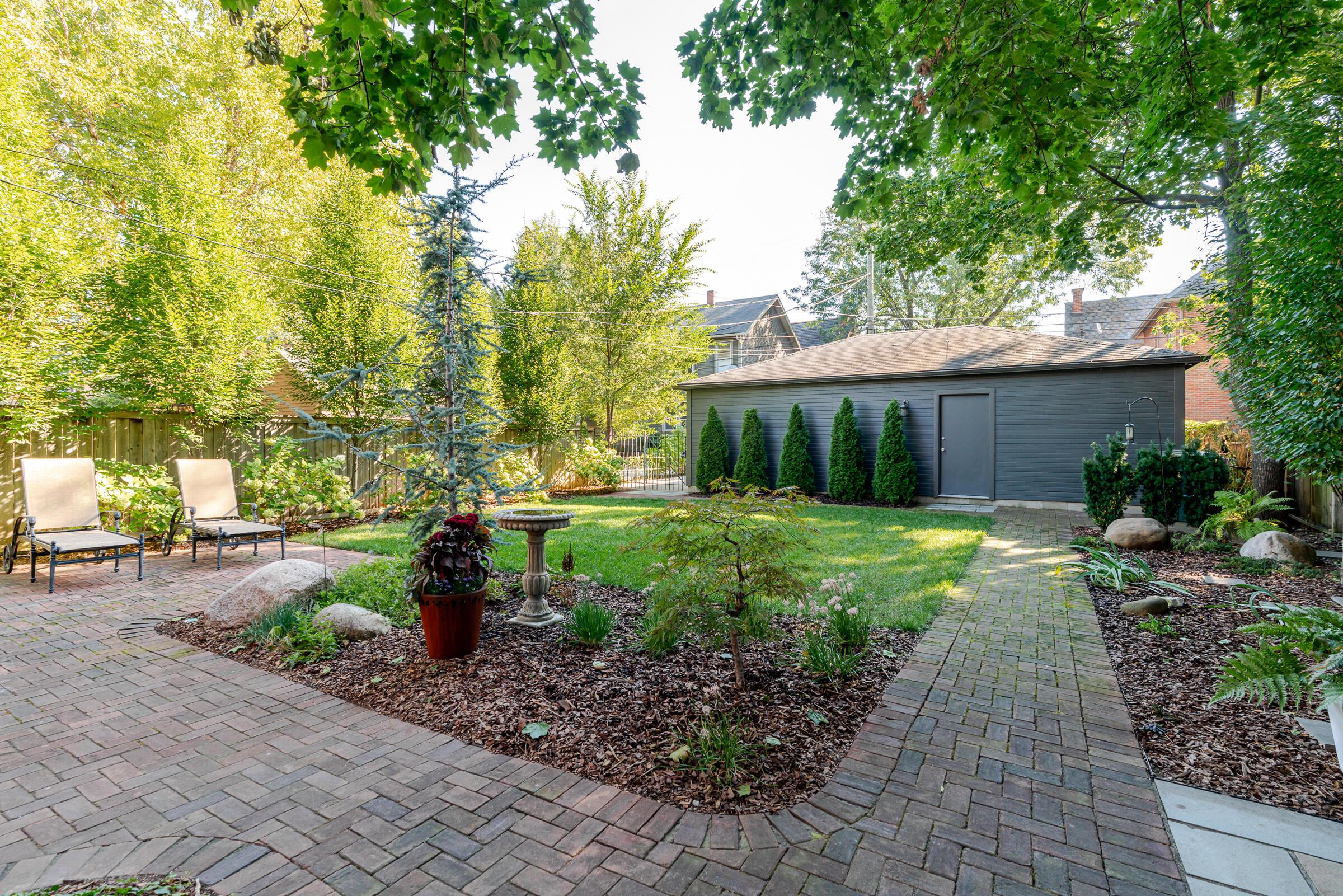 544 S 6th Street