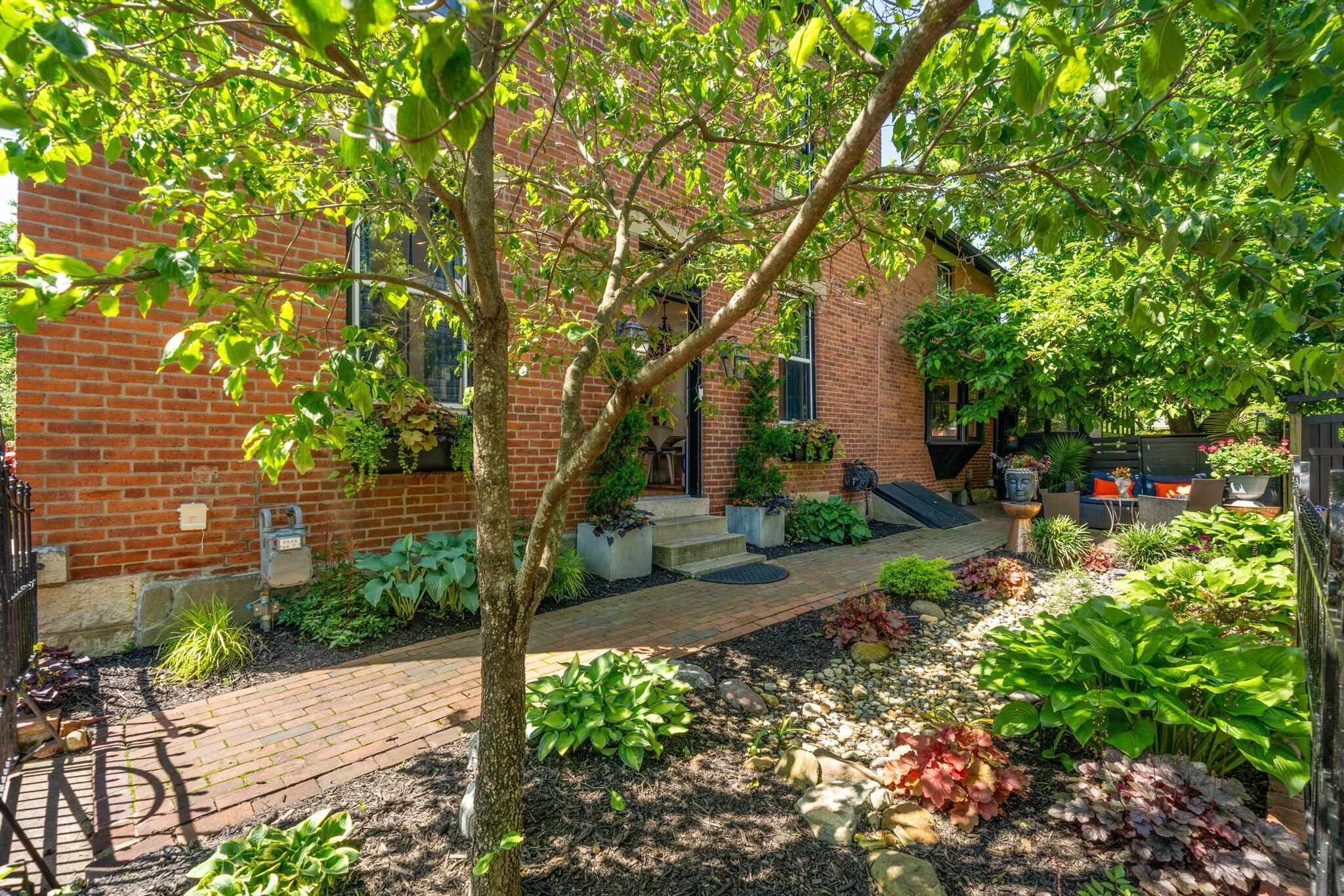 763 Mohawk Street