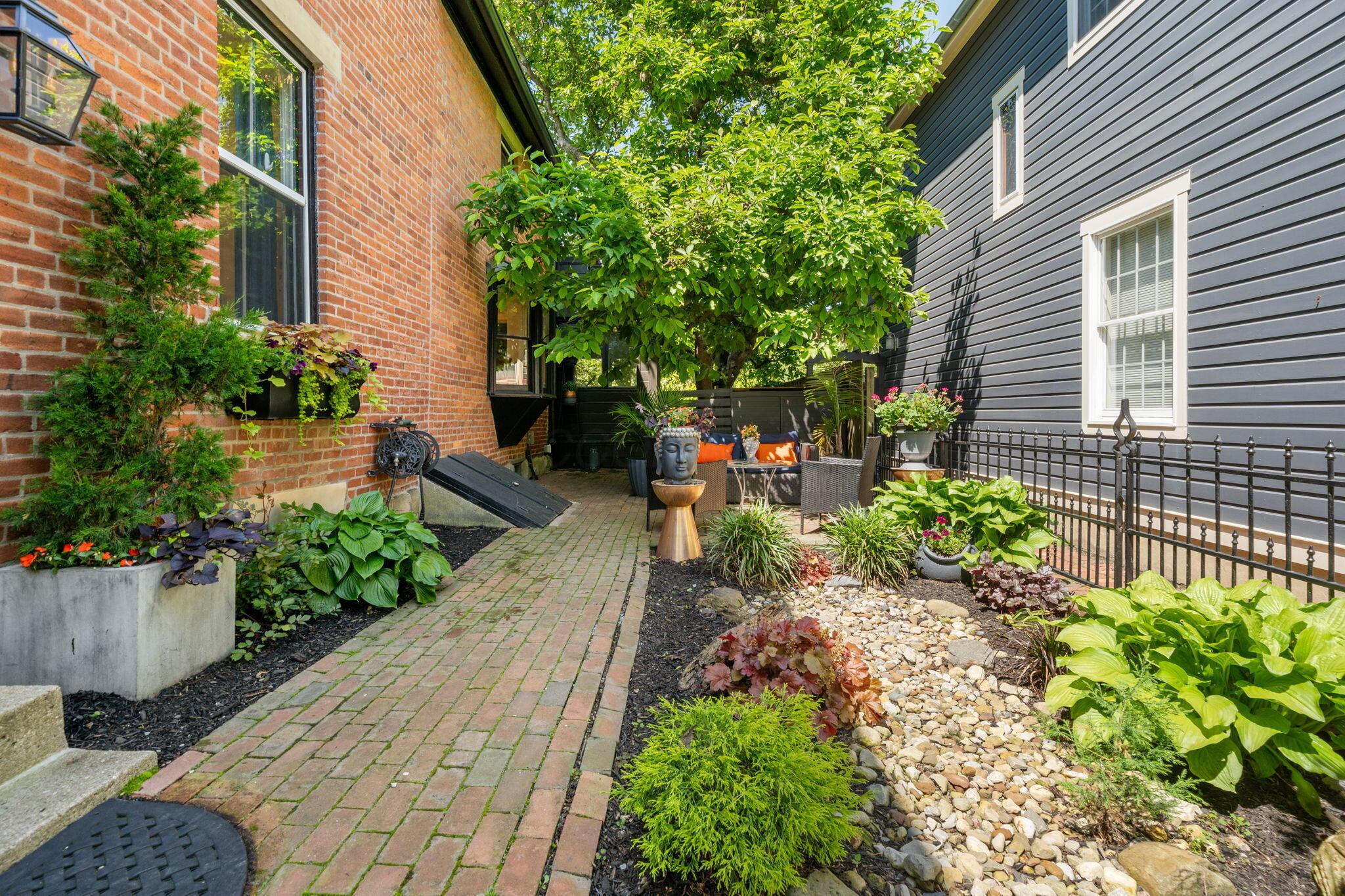 763 Mohawk Street