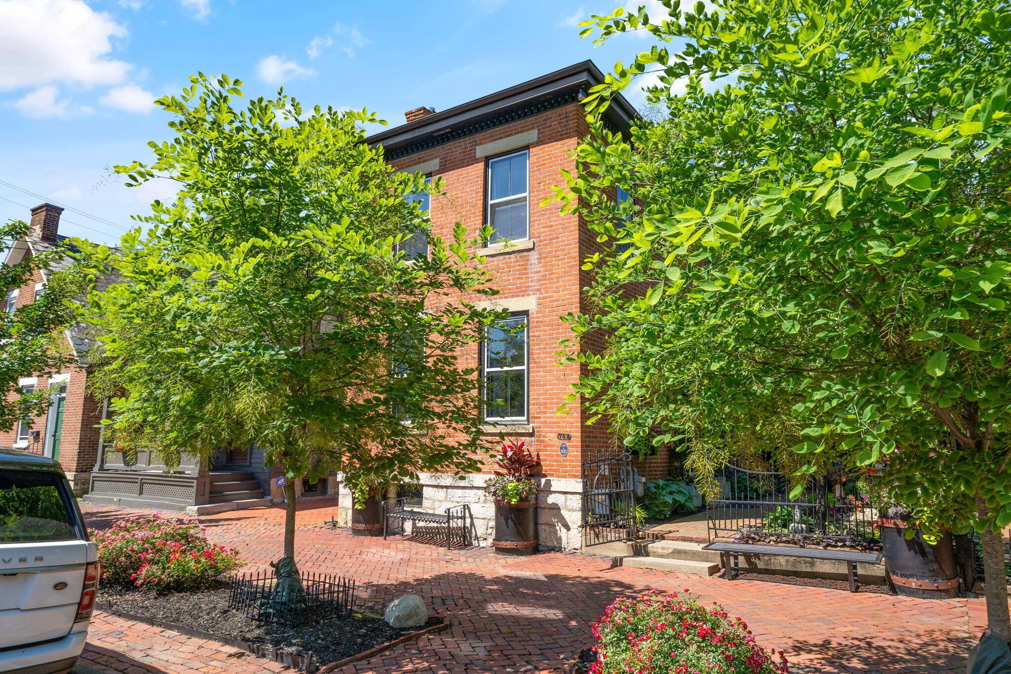763 Mohawk Street