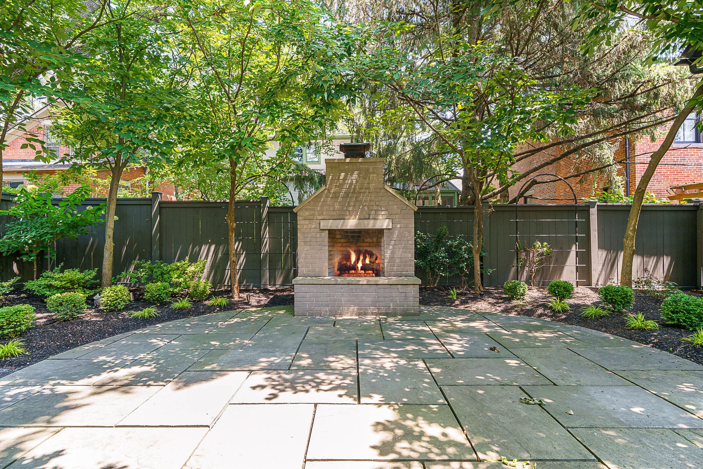 252 E Beck Street