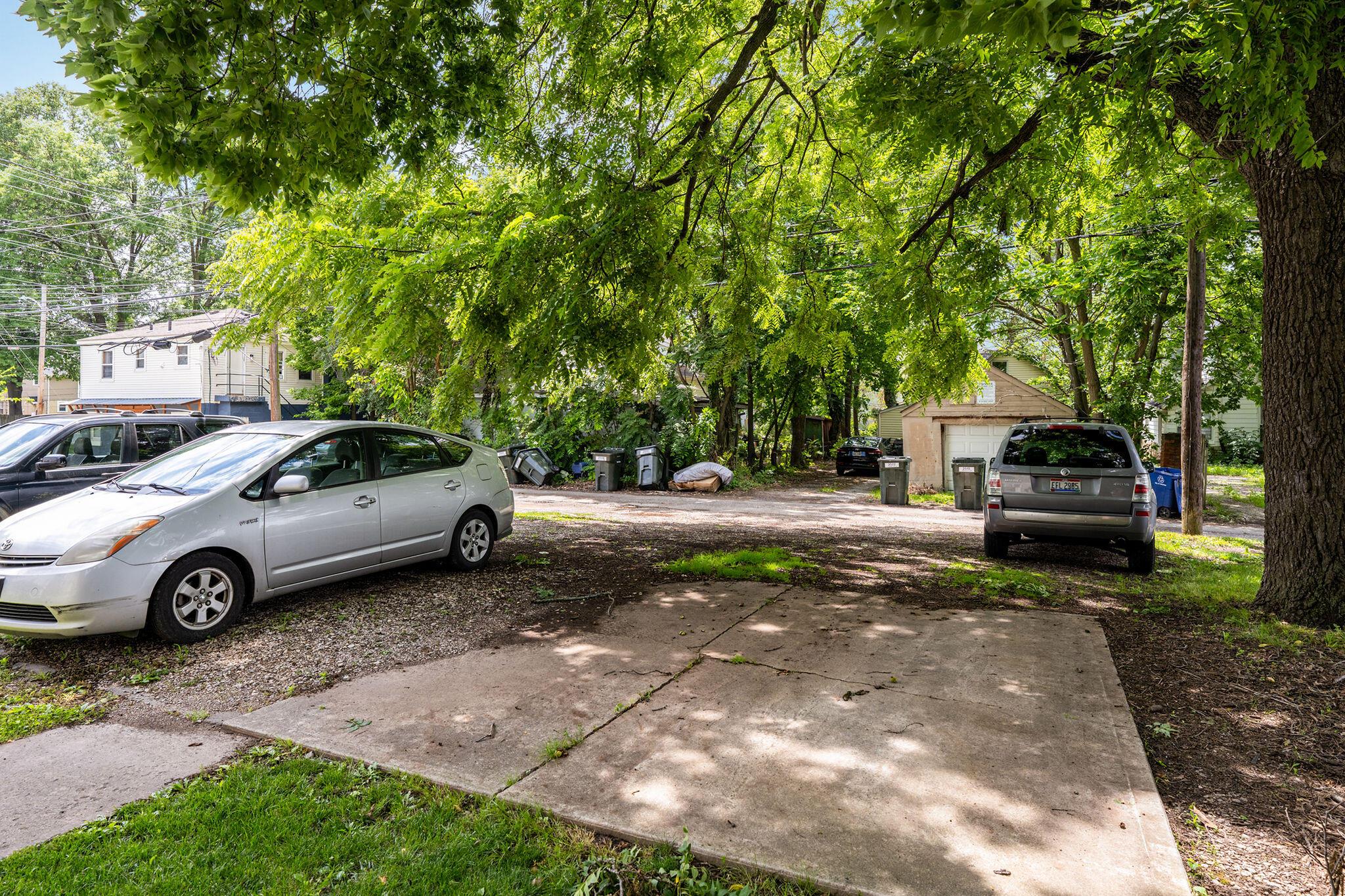2513-2515 Indianola Avenue