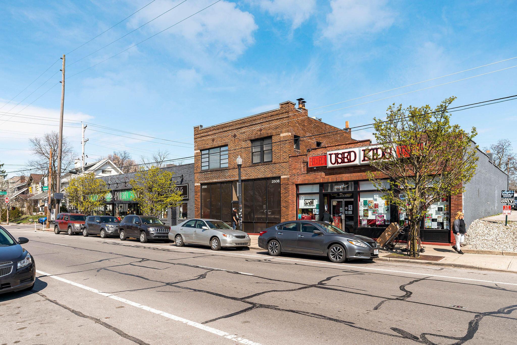 2513-2515 Indianola Avenue