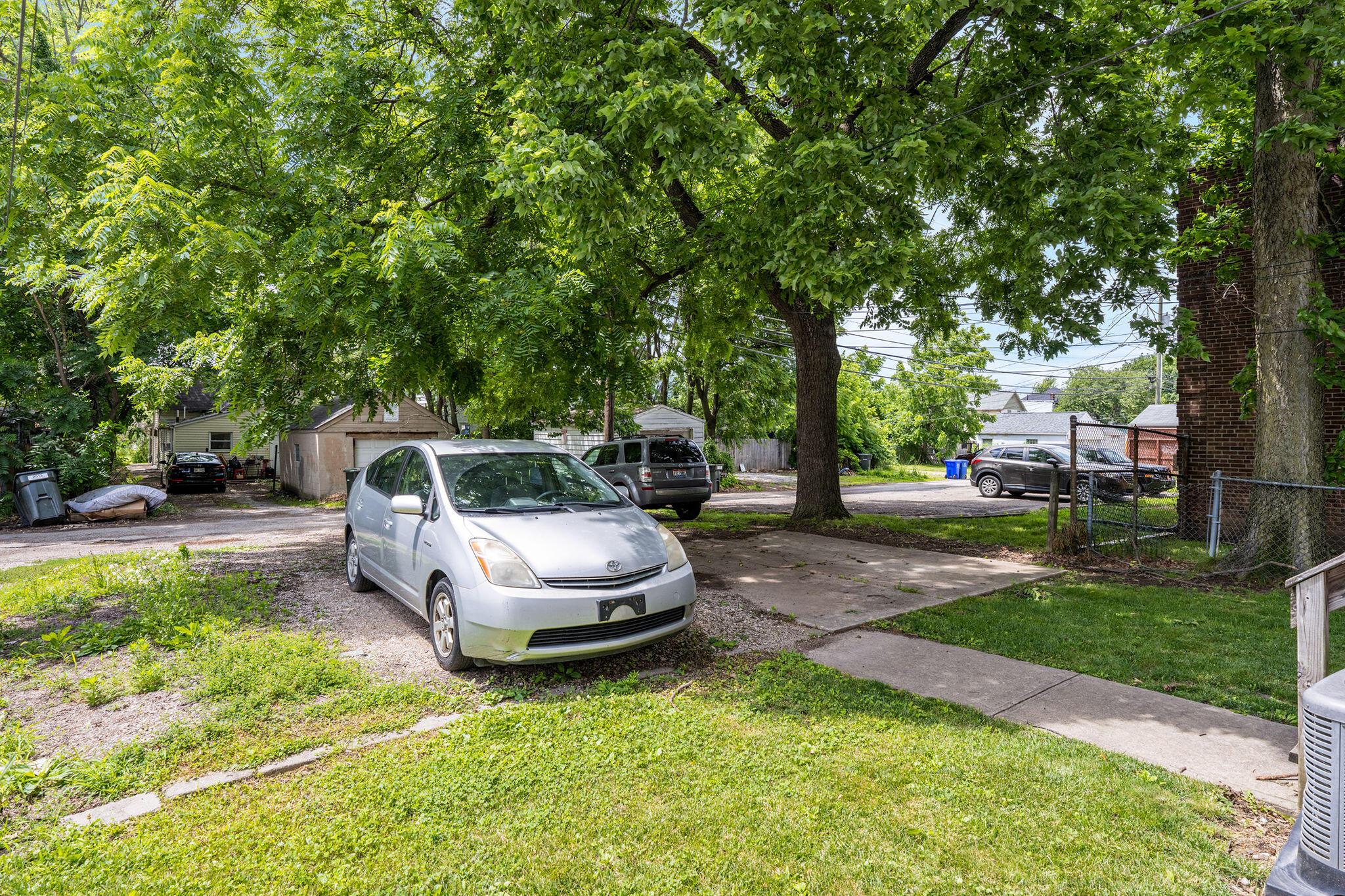 2513-2515 Indianola Avenue