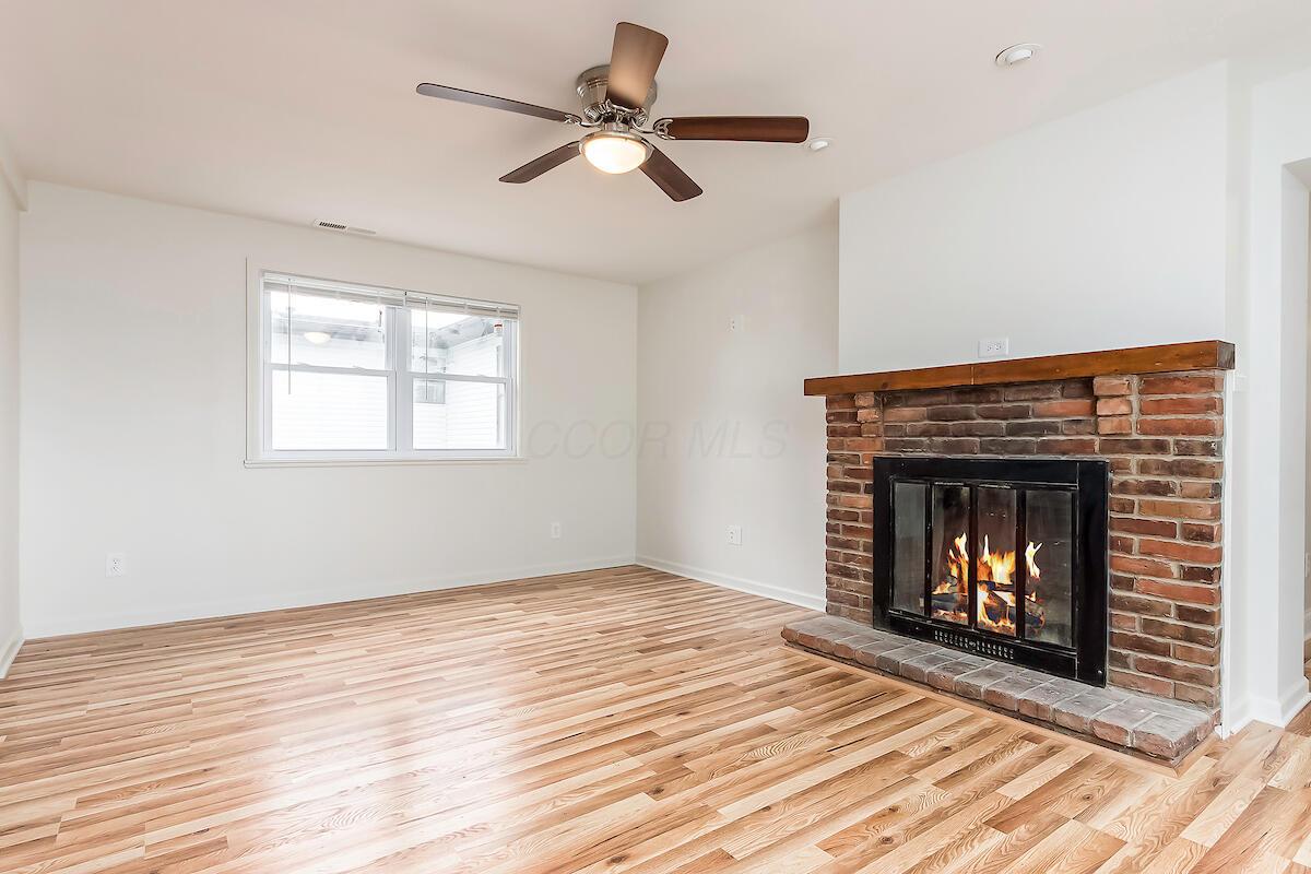 2476 Broadway