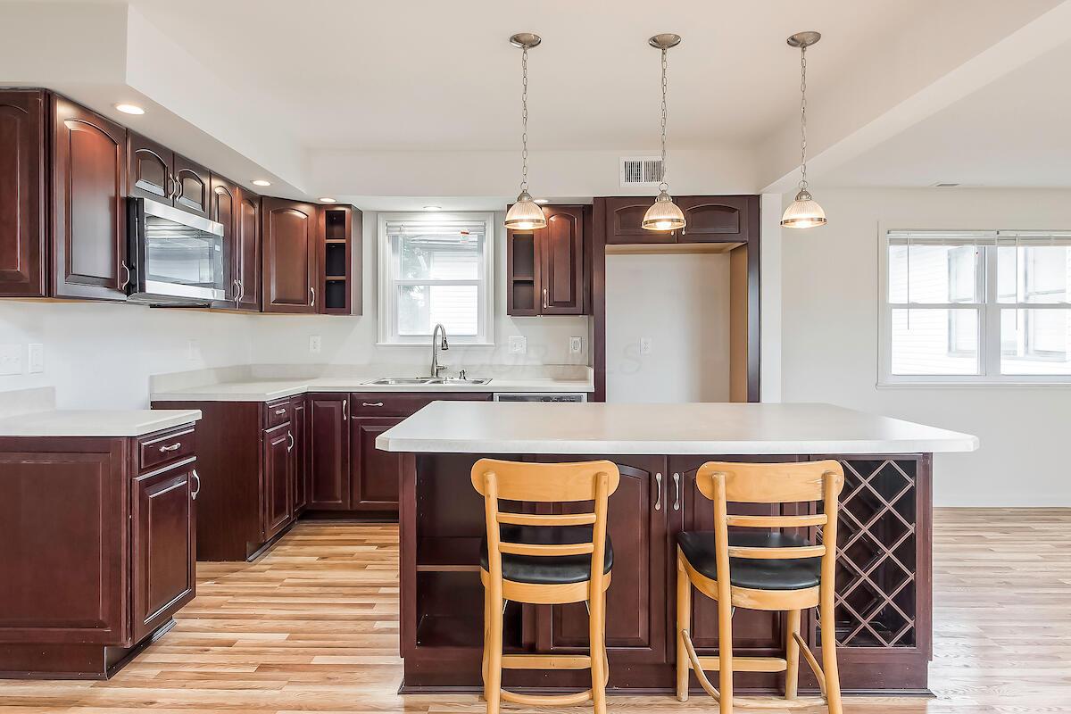 2476 Broadway
