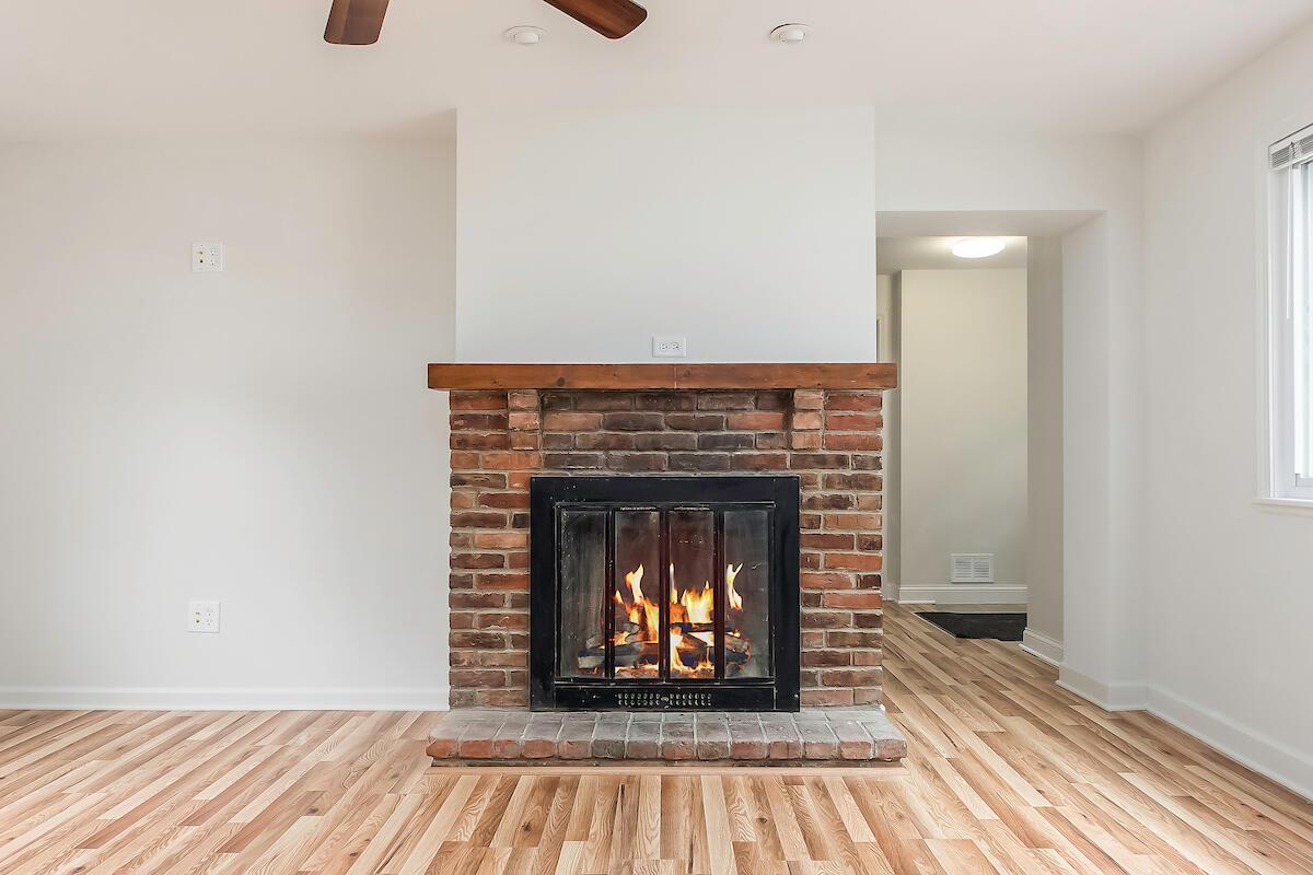 2476 Broadway