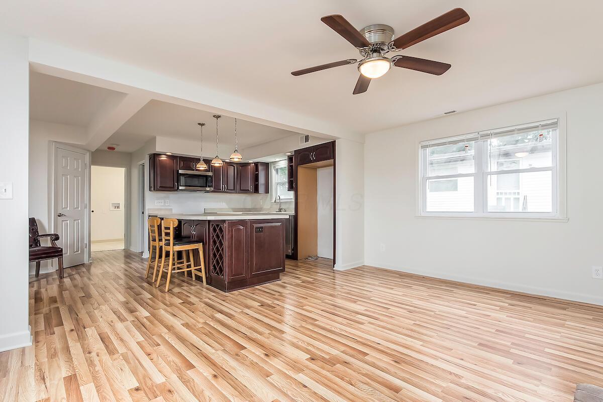 2476 Broadway