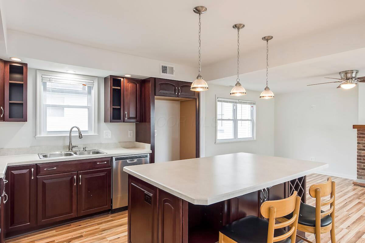 2476 Broadway