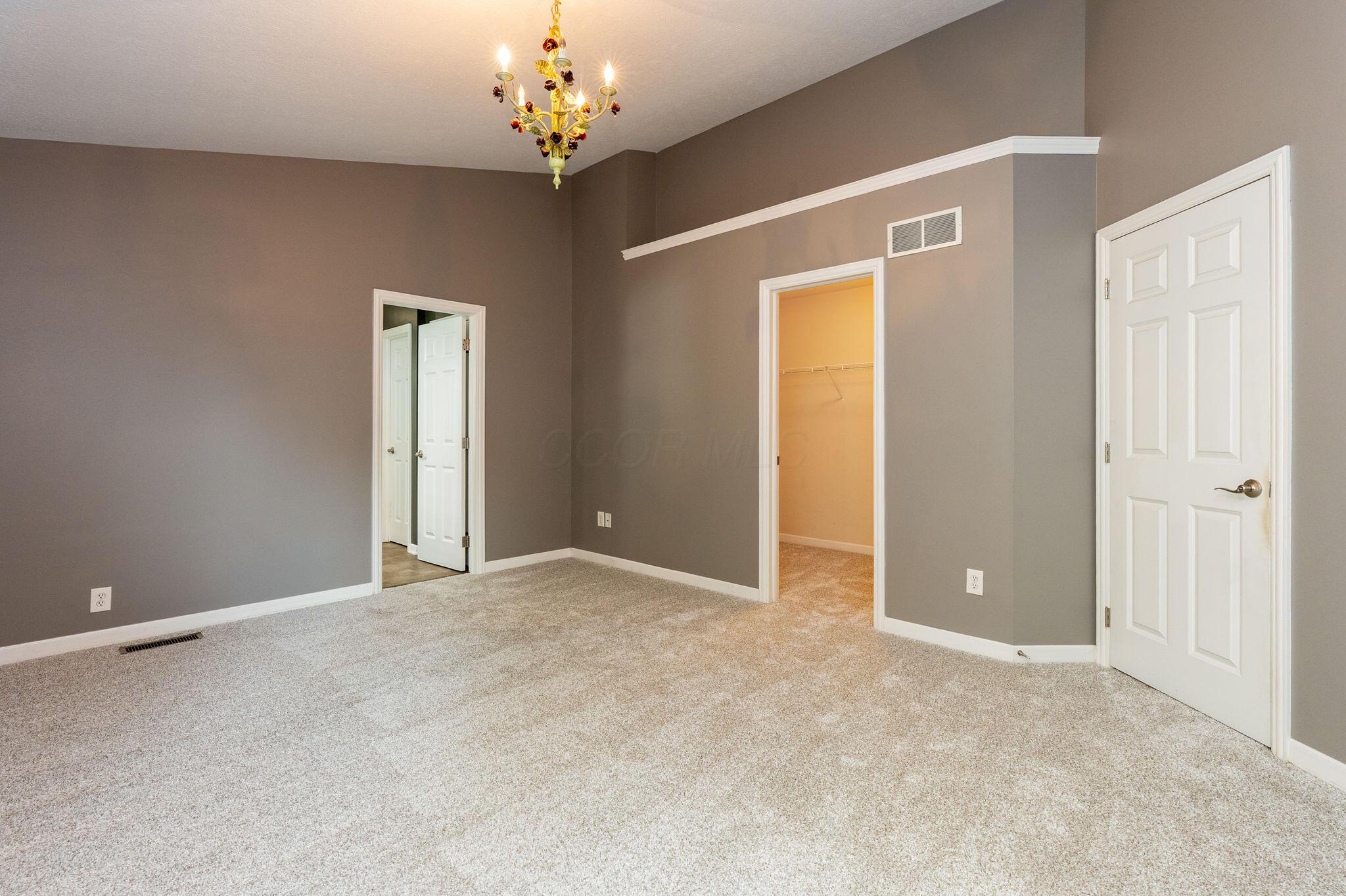 5725 Triplett Square