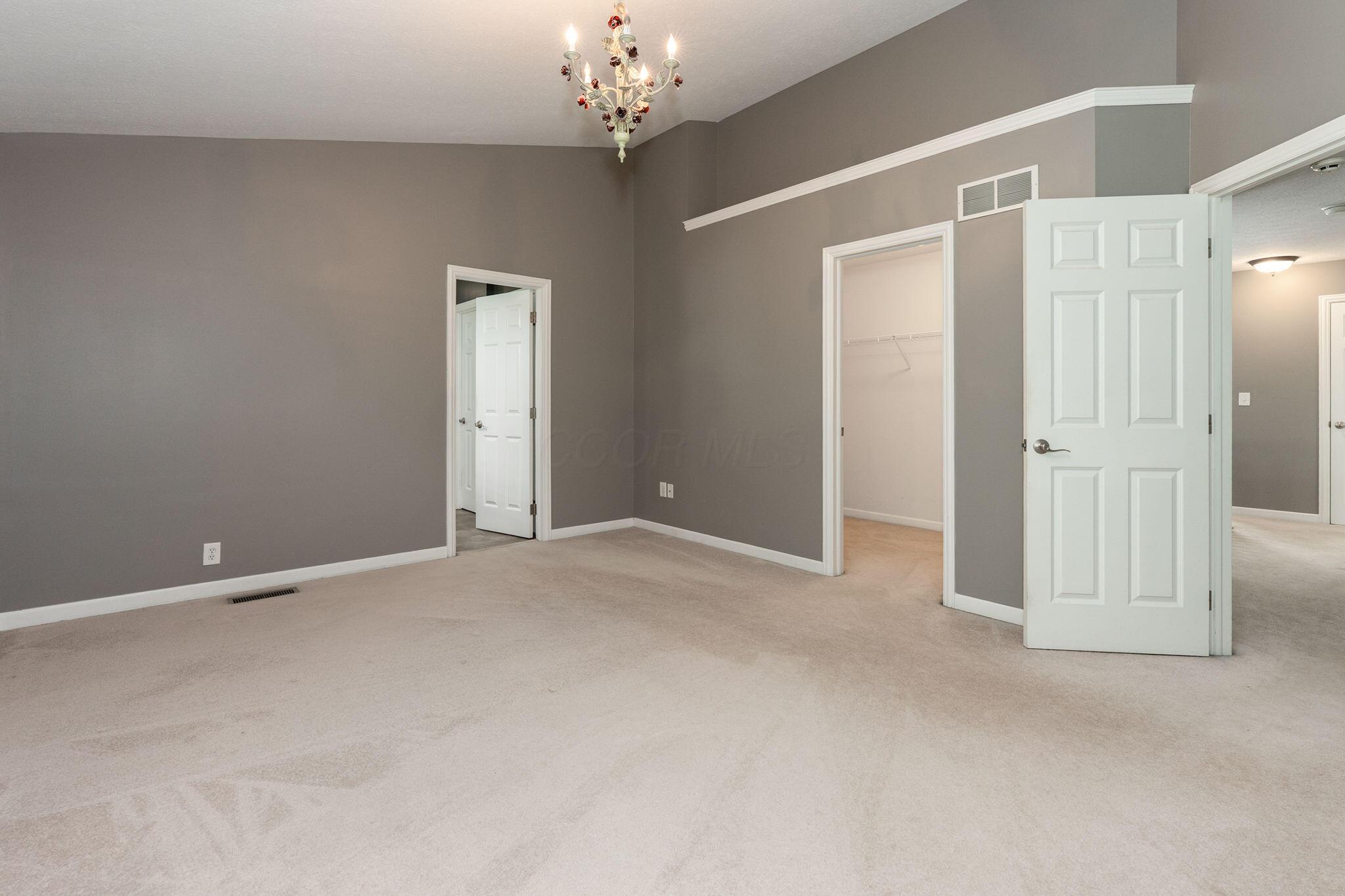 5725 Triplett Square