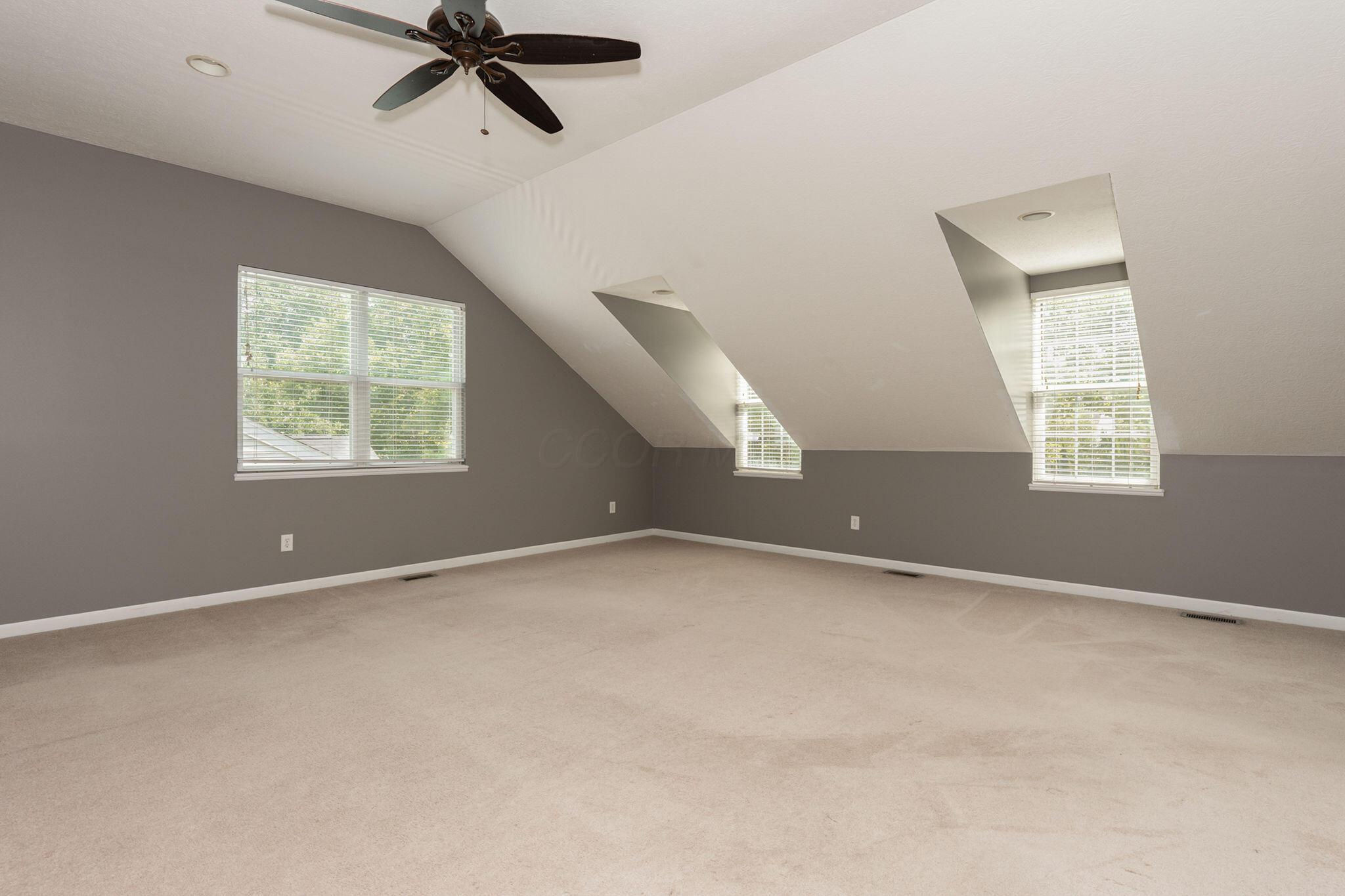 5725 Triplett Square
