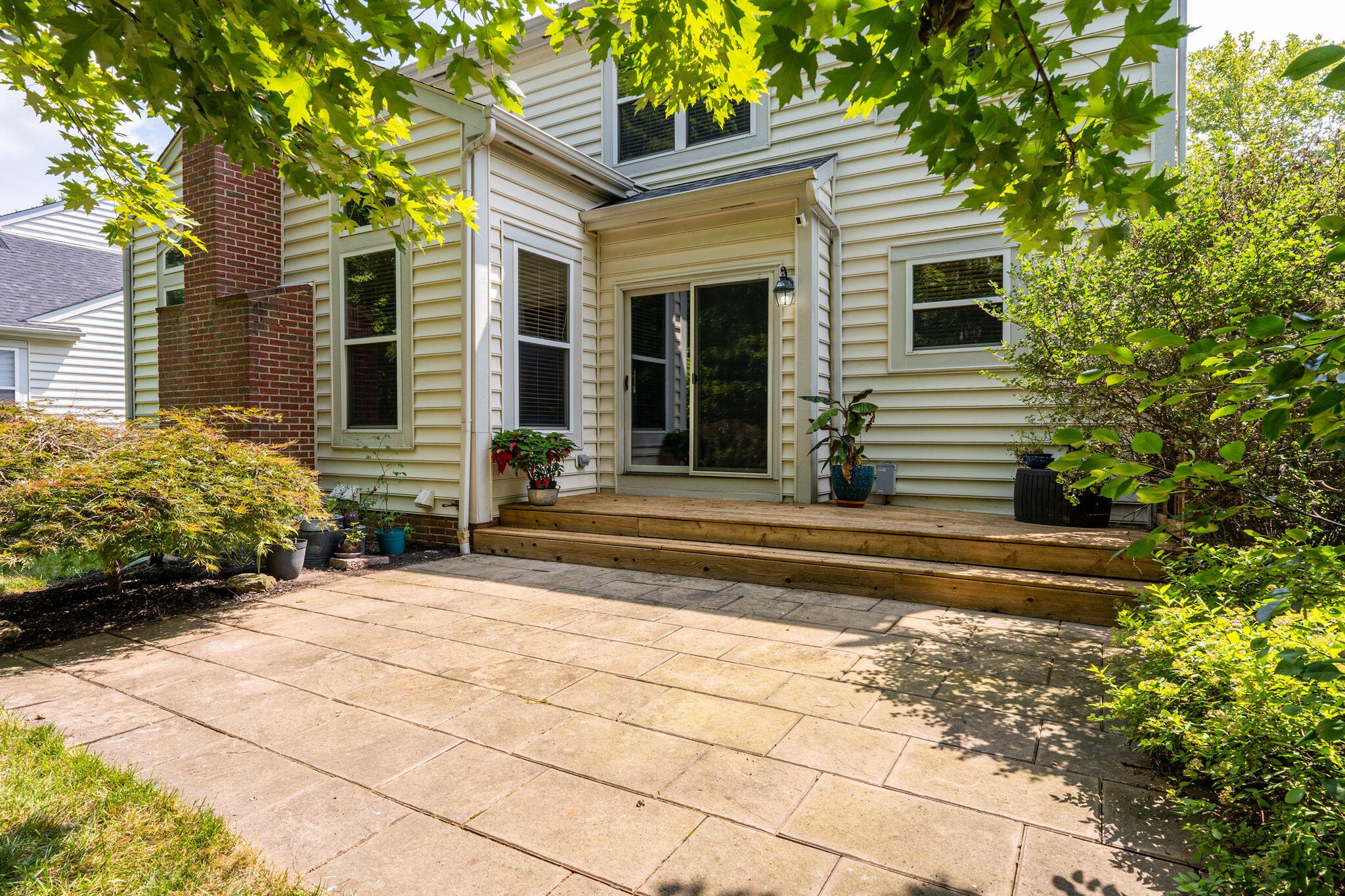 5725 Triplett Square