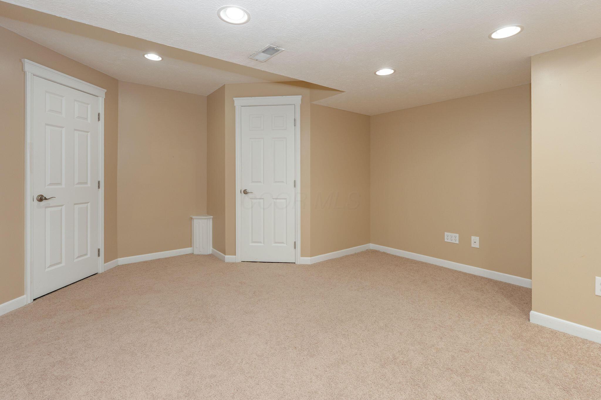 5725 Triplett Square