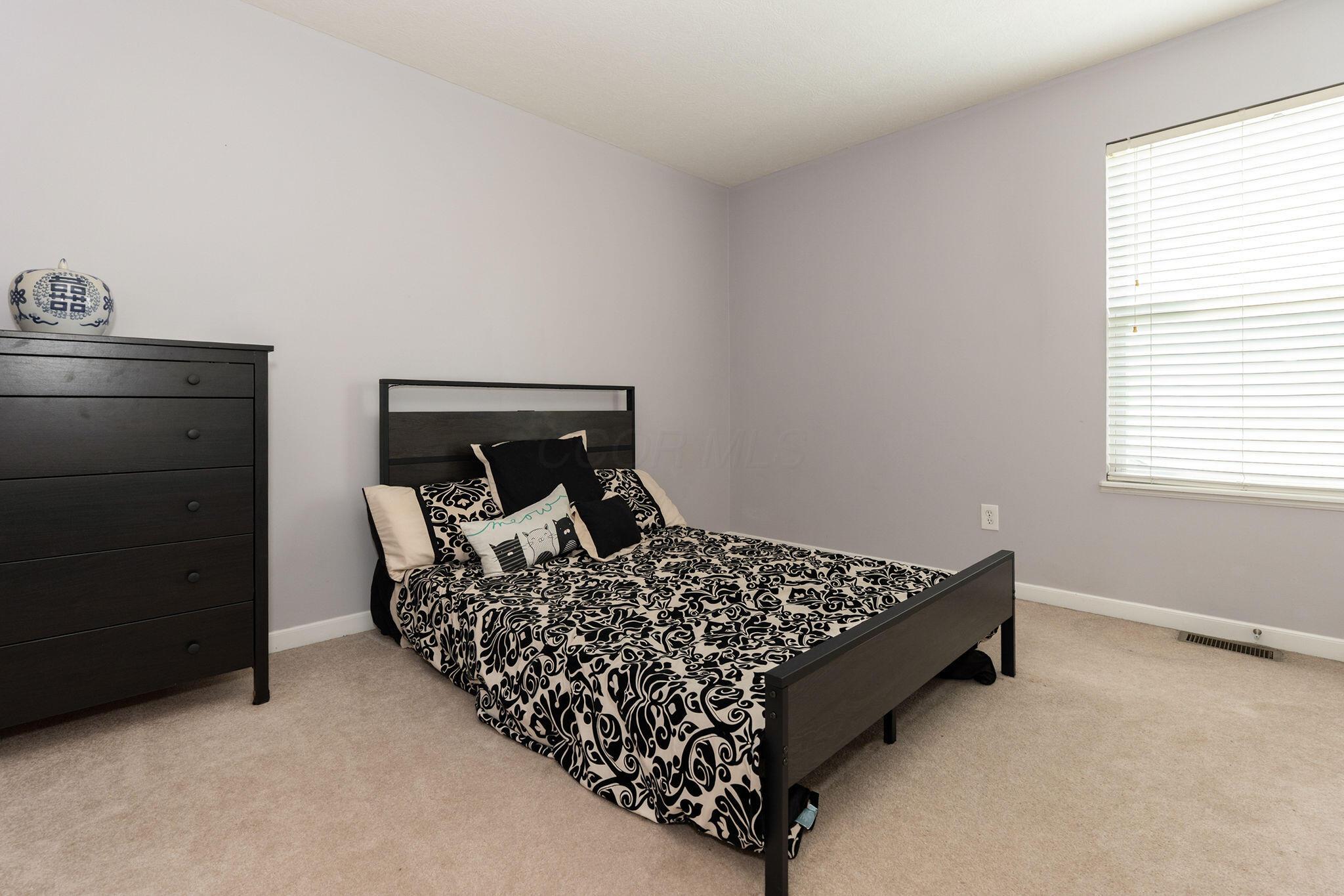 5725 Triplett Square