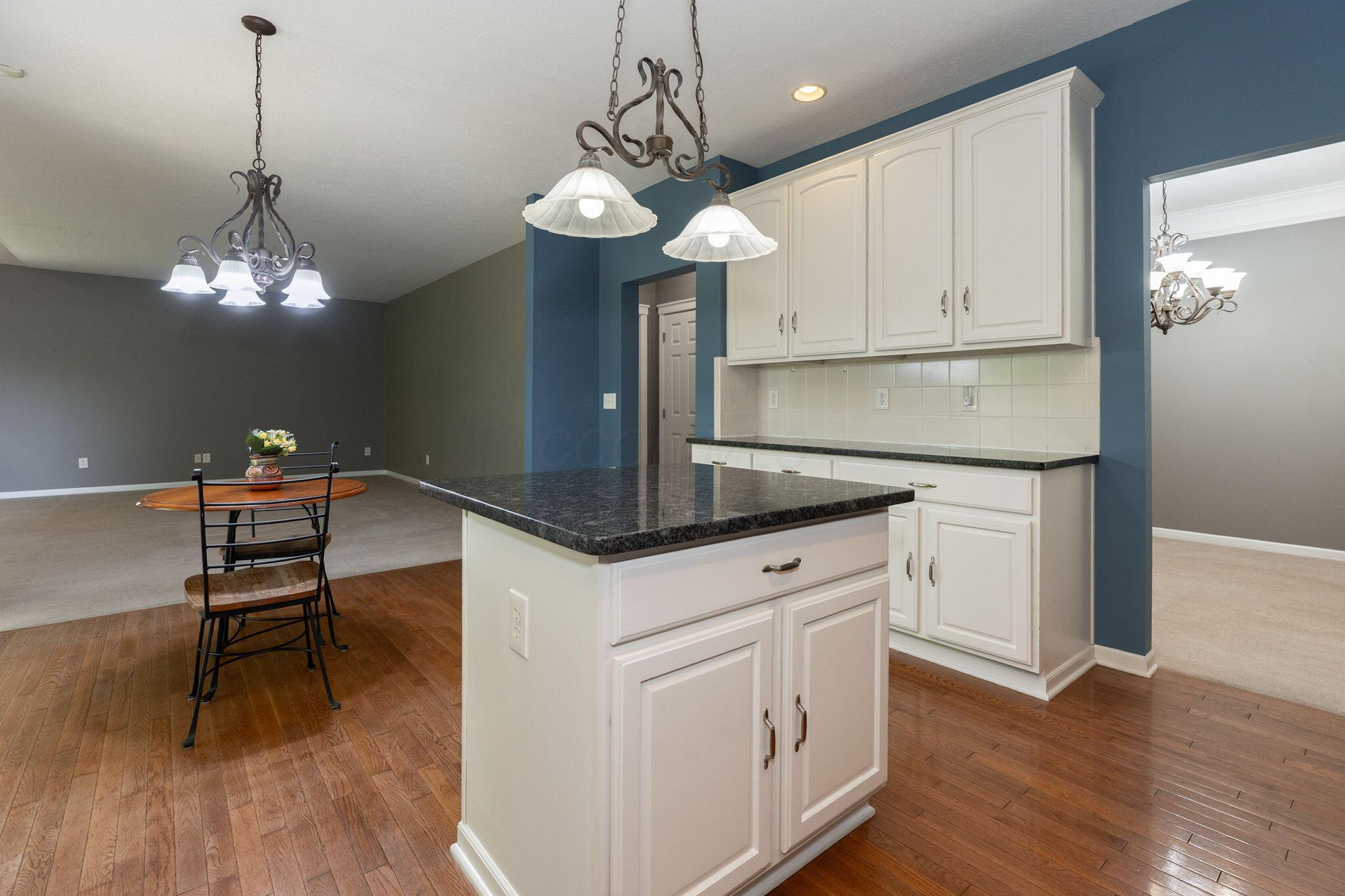 5725 Triplett Square