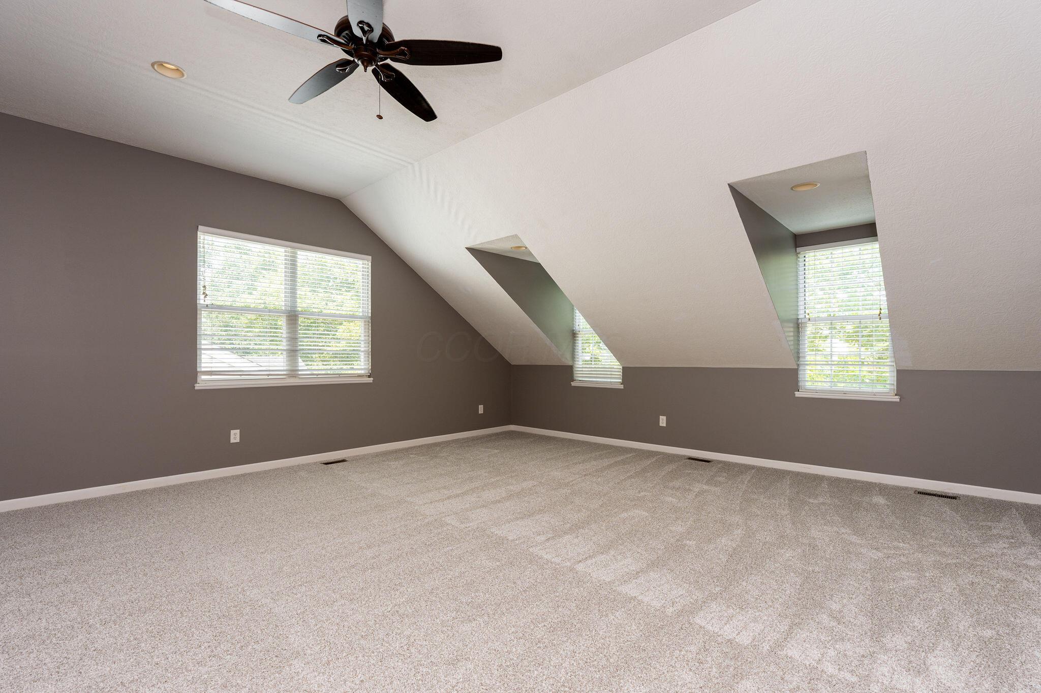 5725 Triplett Square