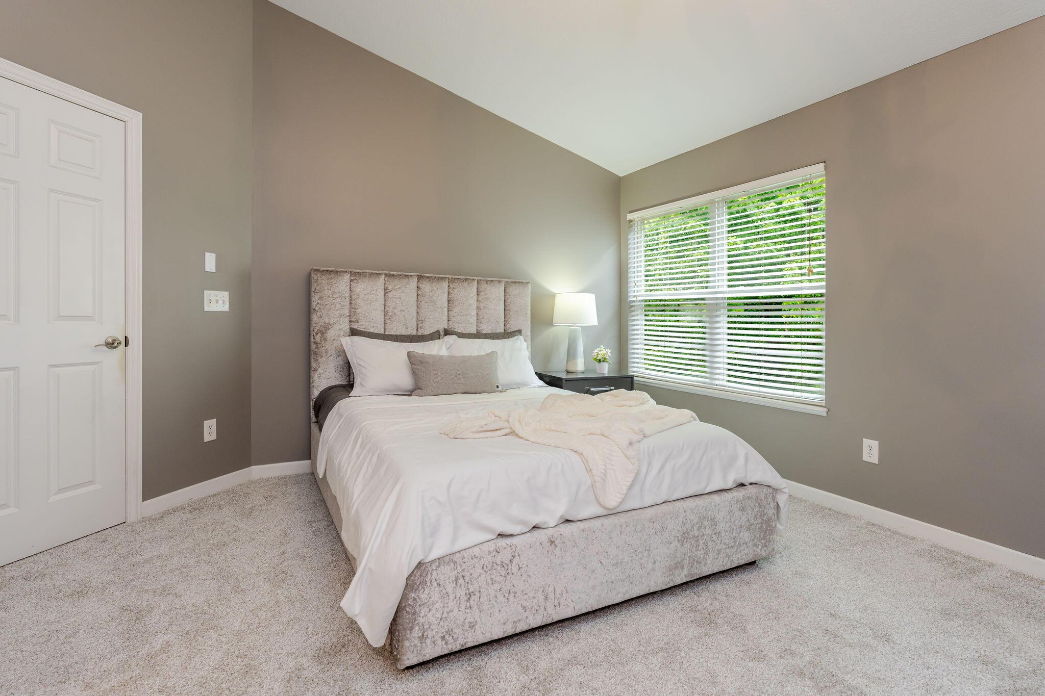5725 Triplett Square
