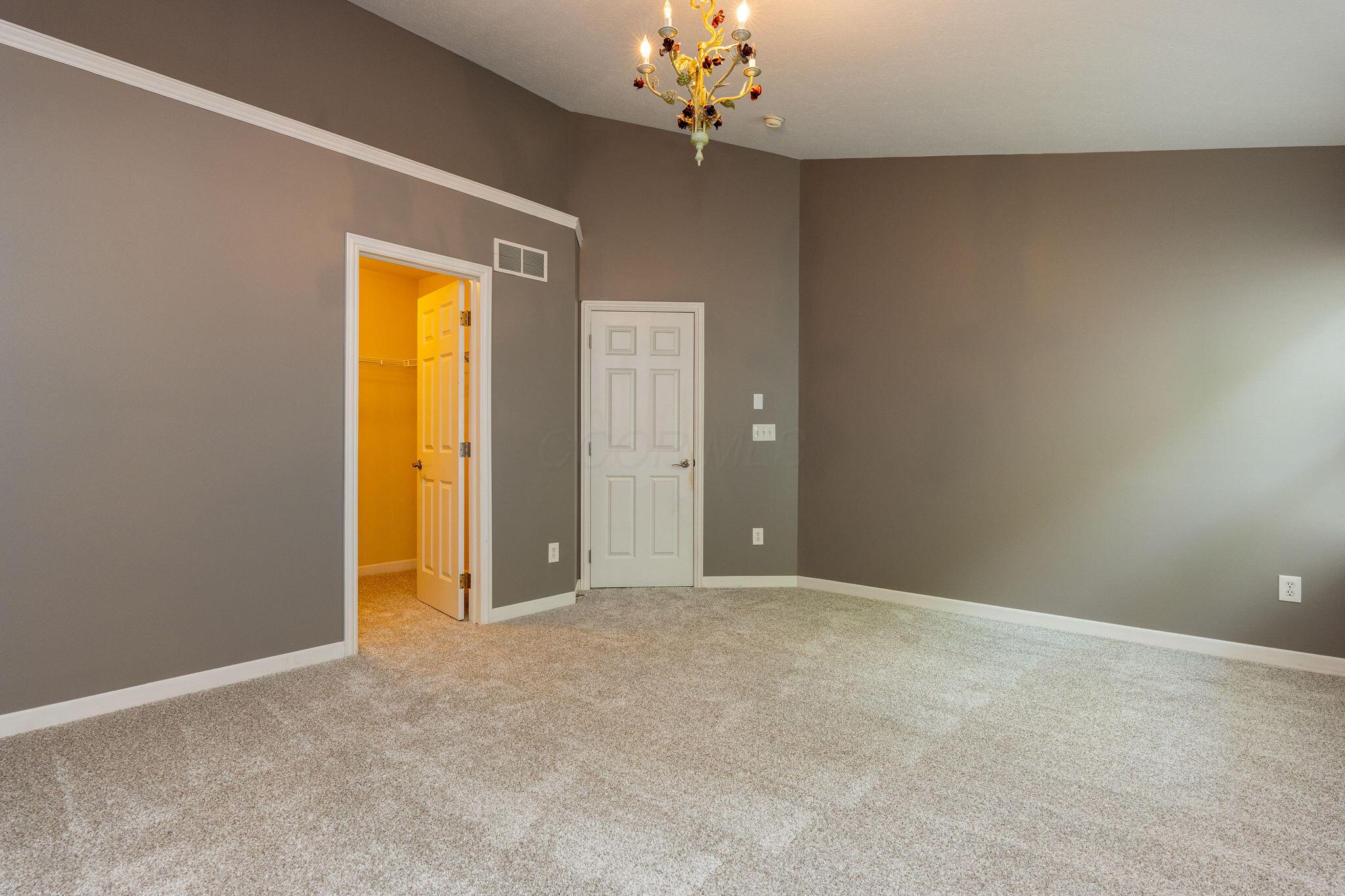 5725 Triplett Square