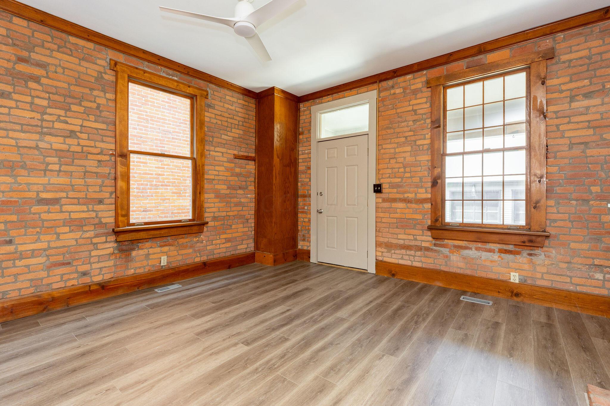 279-281 E Beck Street