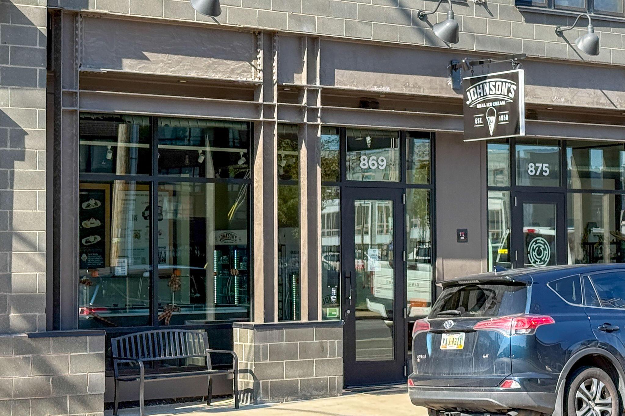 367 Auden Avenue, 307