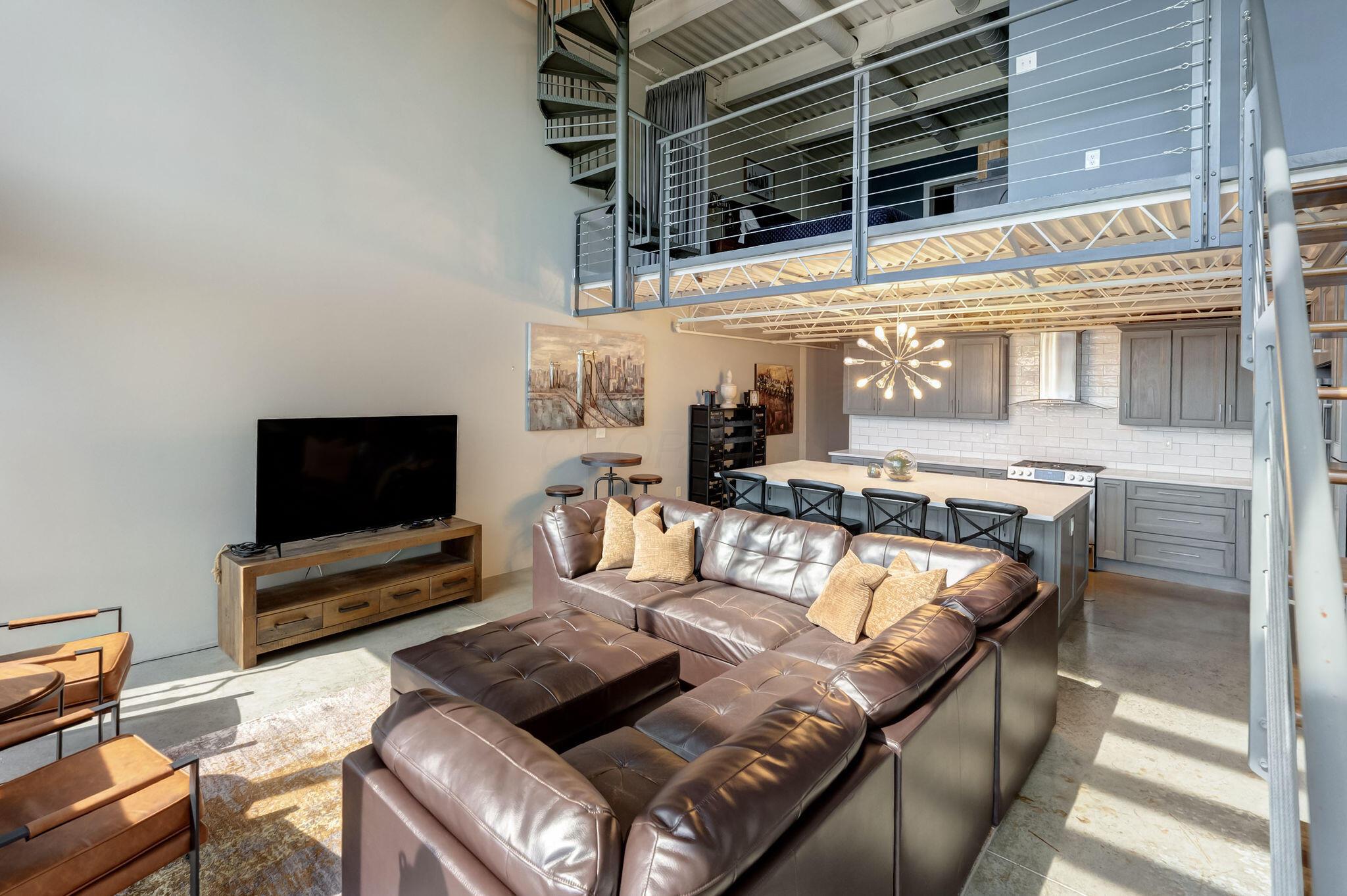 367 Auden Avenue, 307