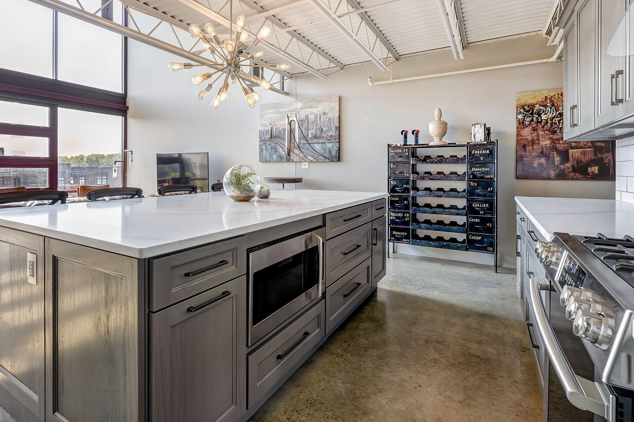 367 Auden Avenue, 307