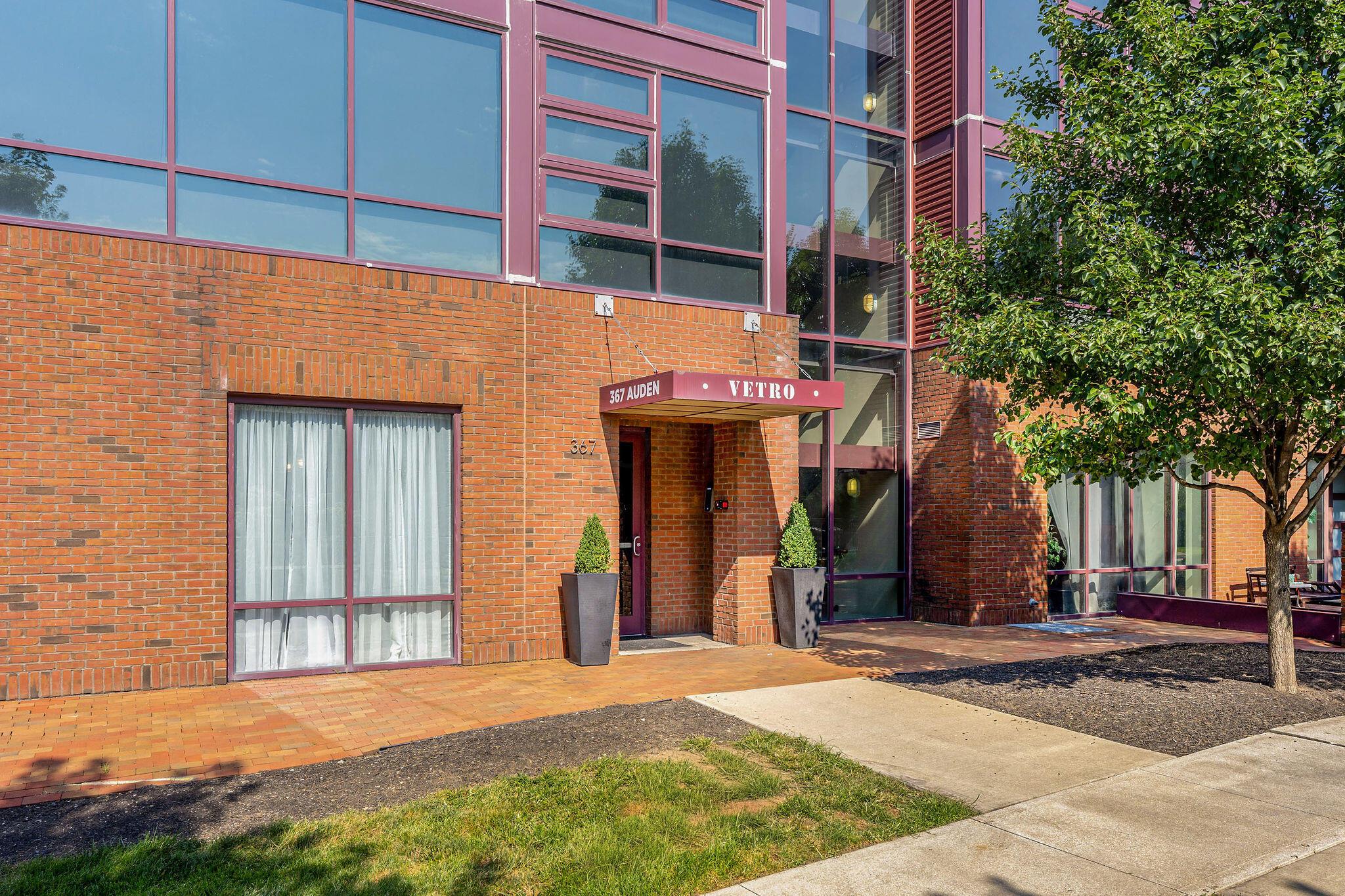 367 Auden Avenue, 307